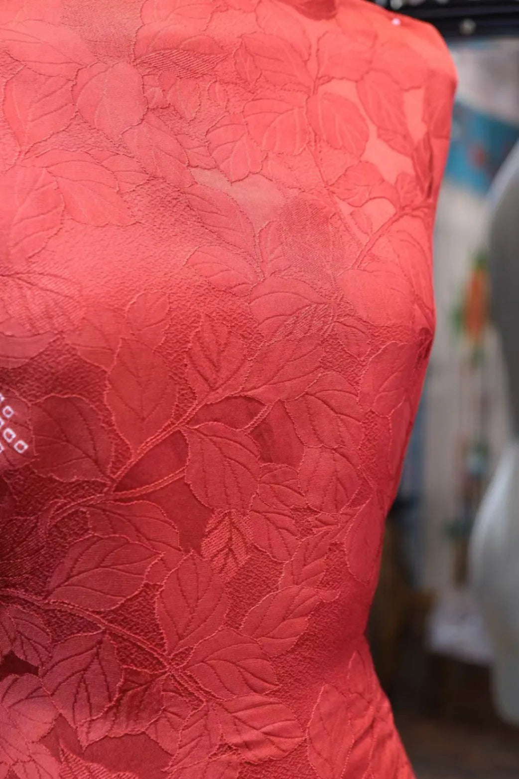 赤霞浮影 · 提花枝叶真丝面料 | Scarlet Leaf Shadow - Jacquard Leaf Silk Fabric
