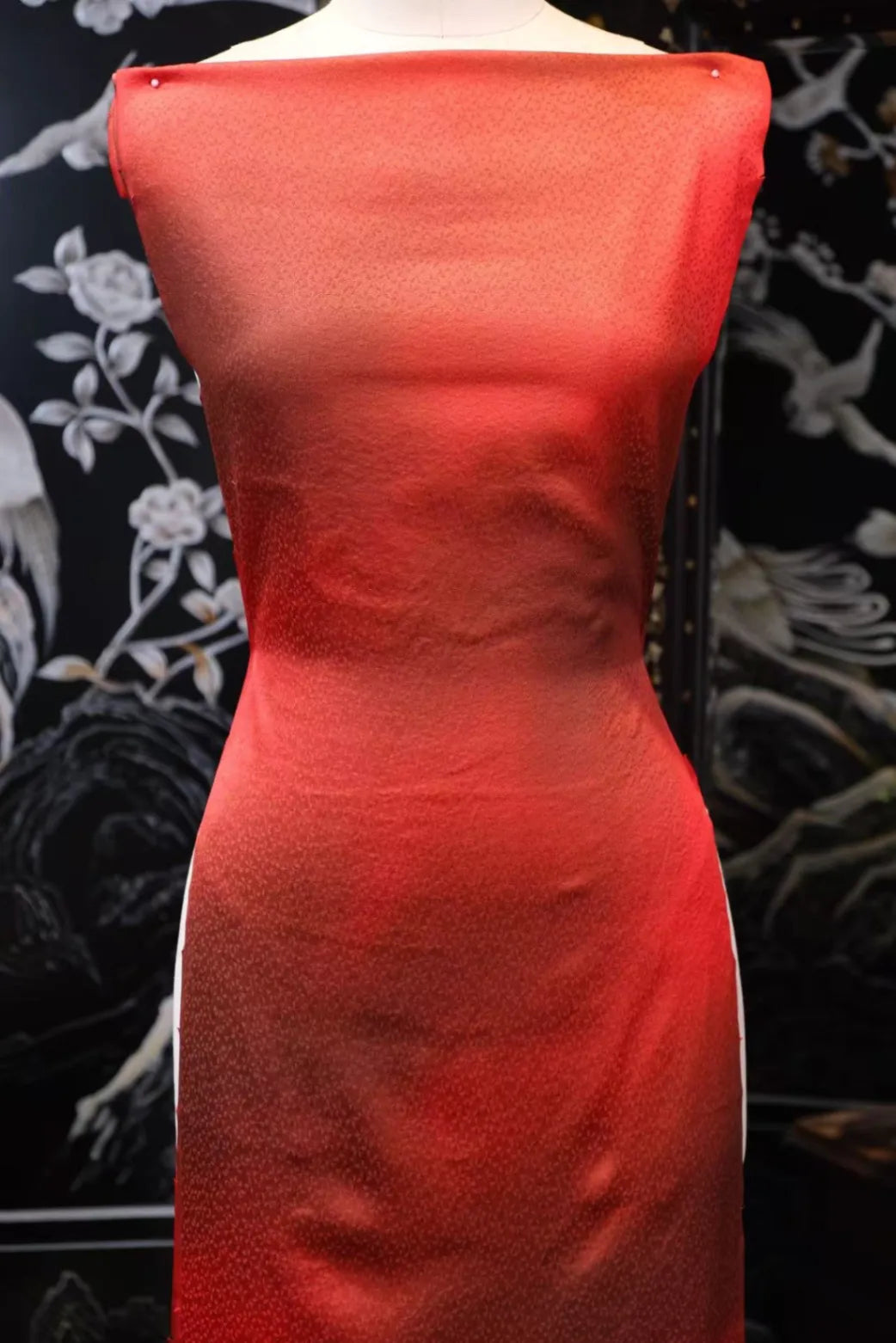 朱红碎花 · 暗纹提花真丝面料 | Scarlet Ditsy - Jacquard Silk Fabric