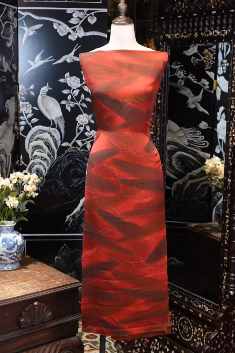 赤霞流纹 · 浮雕丝带真丝面料 | Scarlet Ribbons - Embossed Flowing Silk Fabric