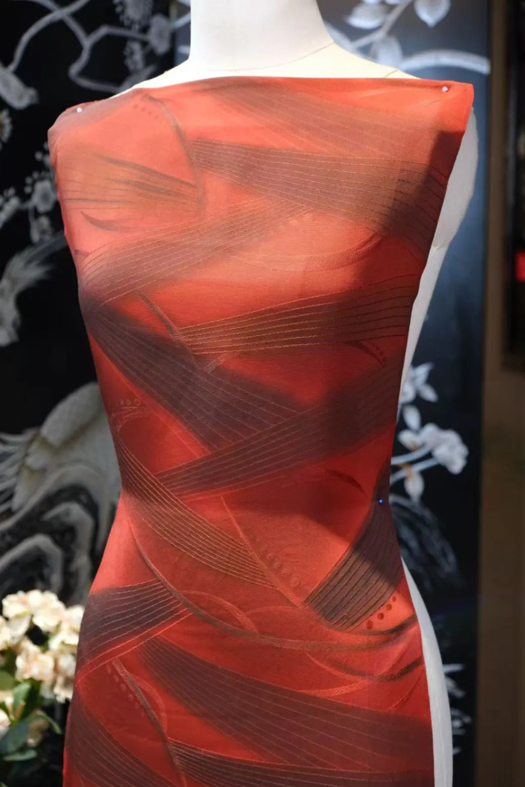 赤霞流纹 · 浮雕丝带真丝面料 | Scarlet Ribbons - Embossed Flowing Silk Fabric