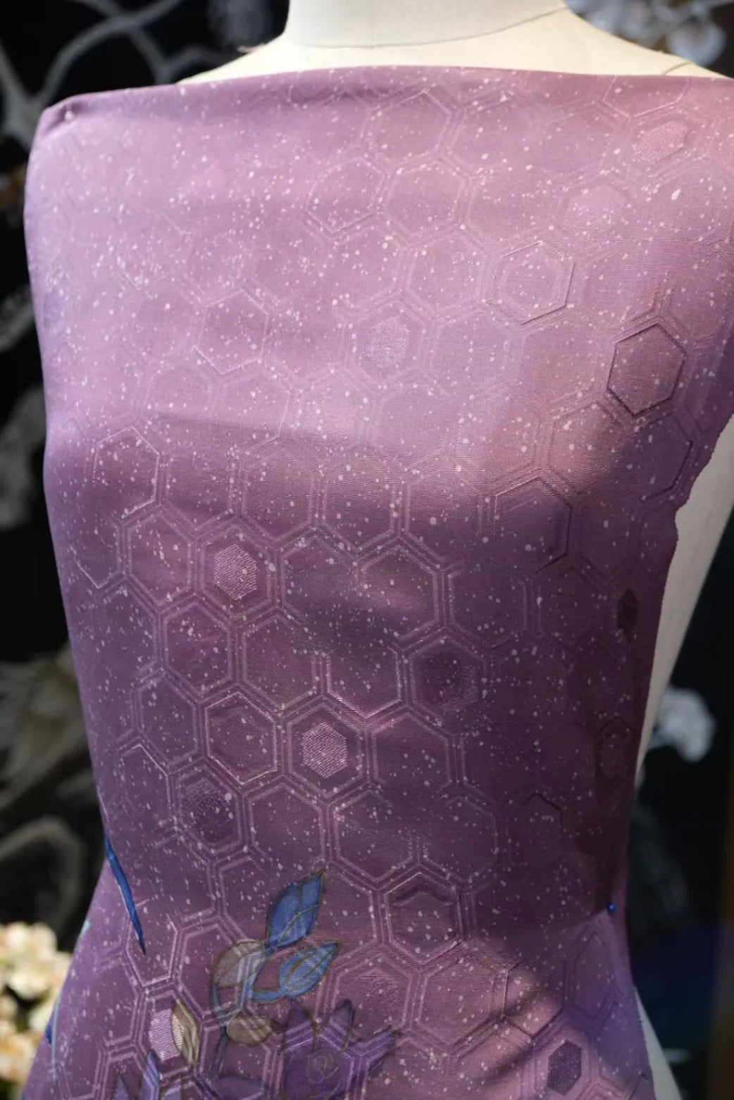 紫绛流影 · 兰花几何真丝面料 | Purple Orchid - Geometric Shadow Silk Fabric