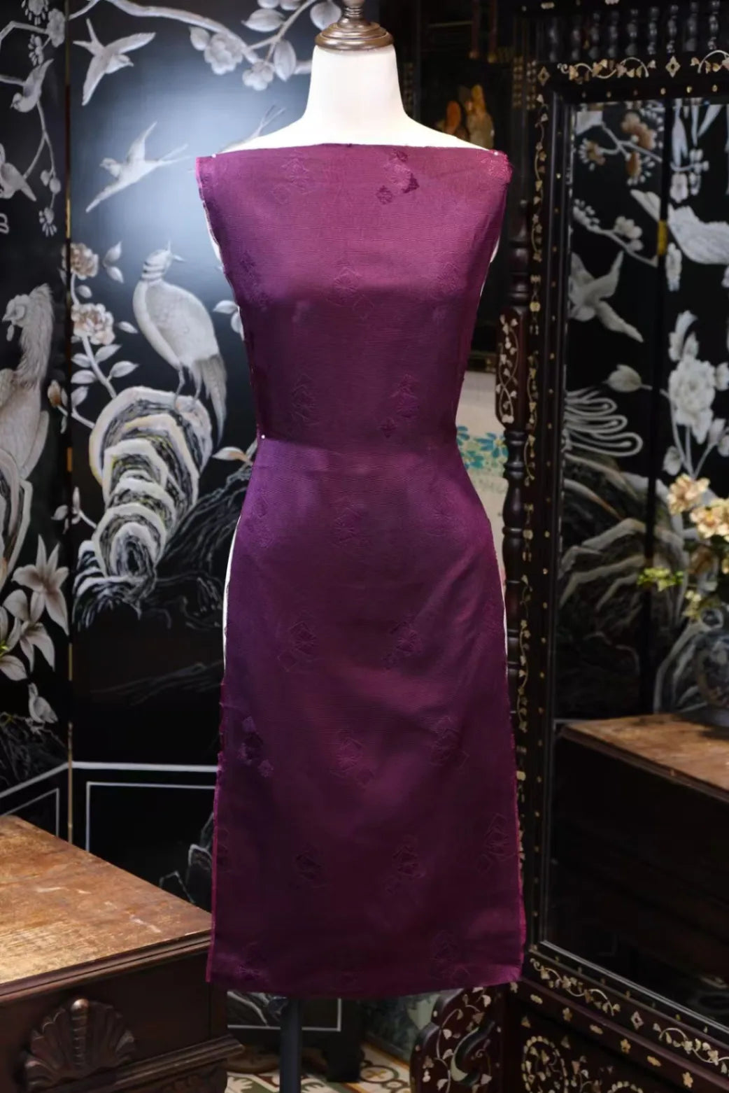 紫绛浮雕 · 折扇几何真丝面料 | Imperial Violet - Geometric Fan Jacquard Silk Fabric