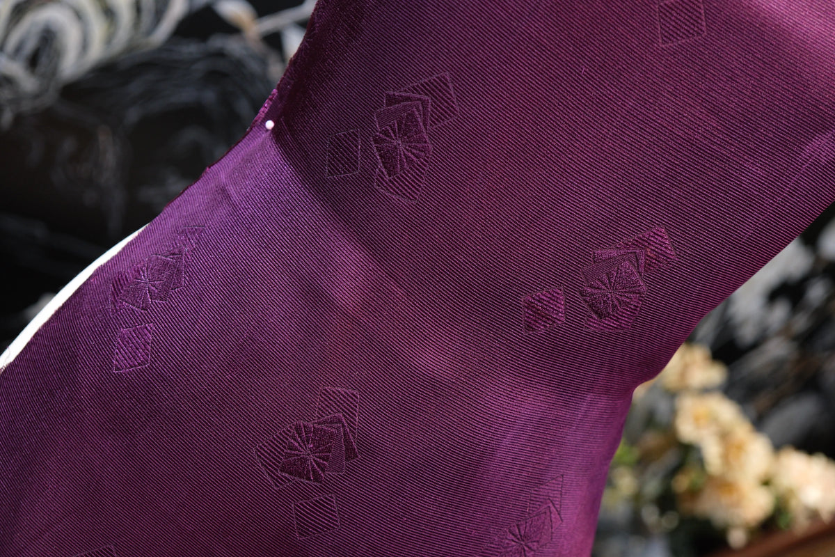 紫绛浮雕 · 折扇几何真丝面料 | Imperial Violet - Geometric Fan Jacquard Silk Fabric