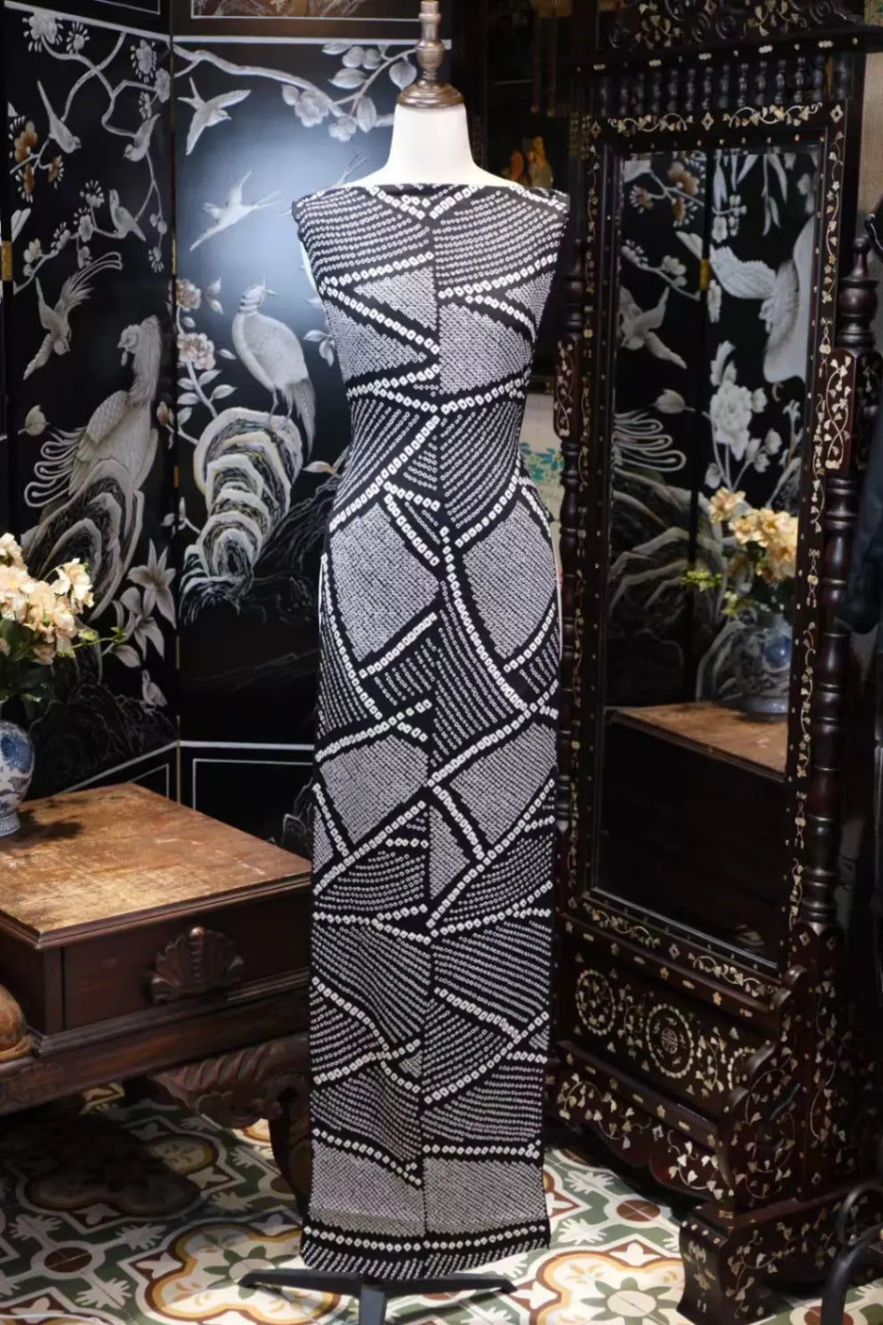 暗夜几何 · 纯黑白点阵真丝面料 | Midnight Mosaic - Monochrome Geometric Dot Silk Fabric