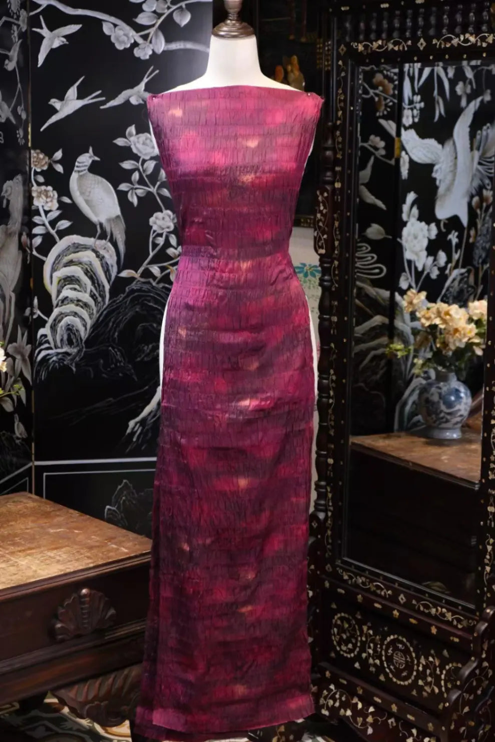 暮色流纹 · 褶皱肌理真丝面料 | Twilight Pleats - Textured Gradient Silk Fabric