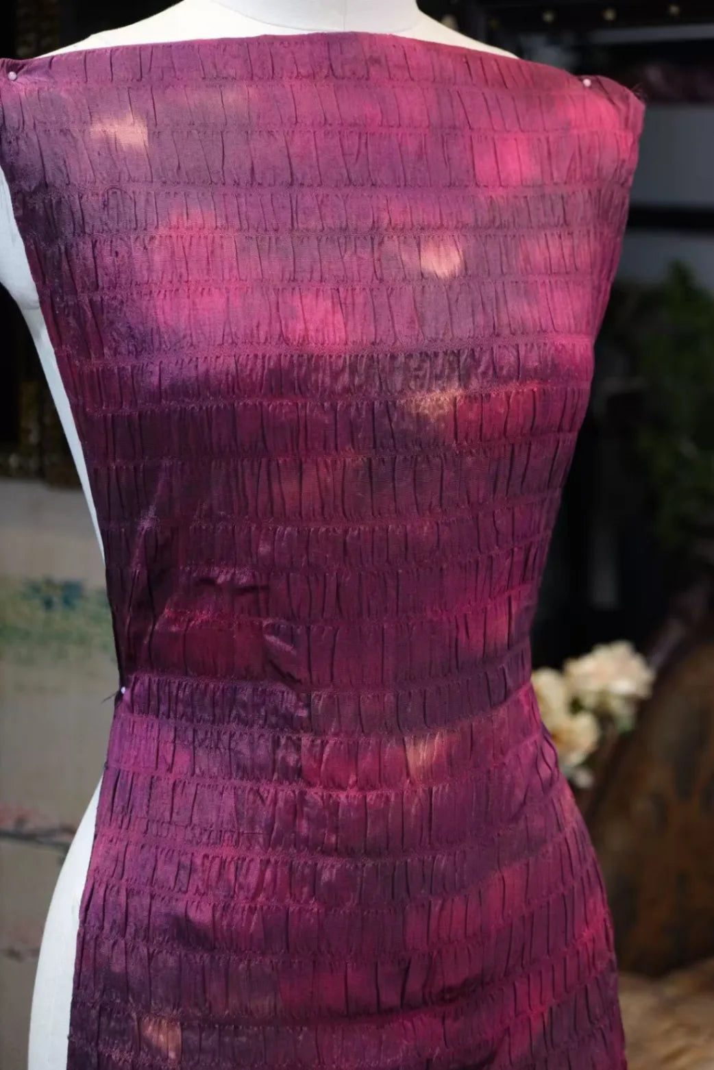 暮色流纹 · 褶皱肌理真丝面料 | Twilight Pleats - Textured Gradient Silk Fabric