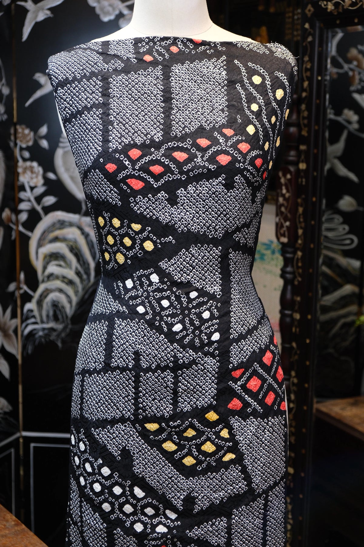暗夜繁星 · 彩点几何真丝面料 | Midnight Constellation - Multicolor Geometric Dot Silk Fabric