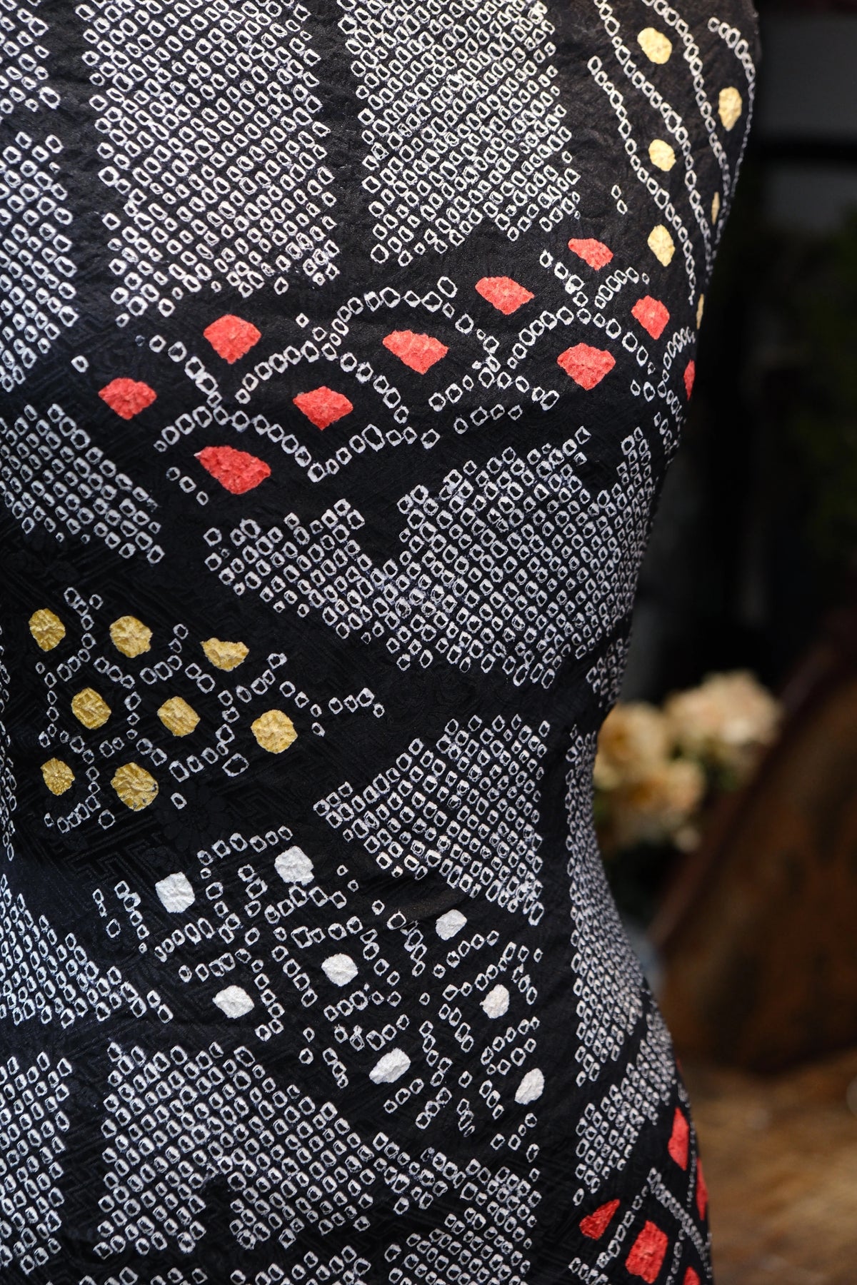 暗夜繁星 · 彩点几何真丝面料 | Midnight Constellation - Multicolor Geometric Dot Silk Fabric