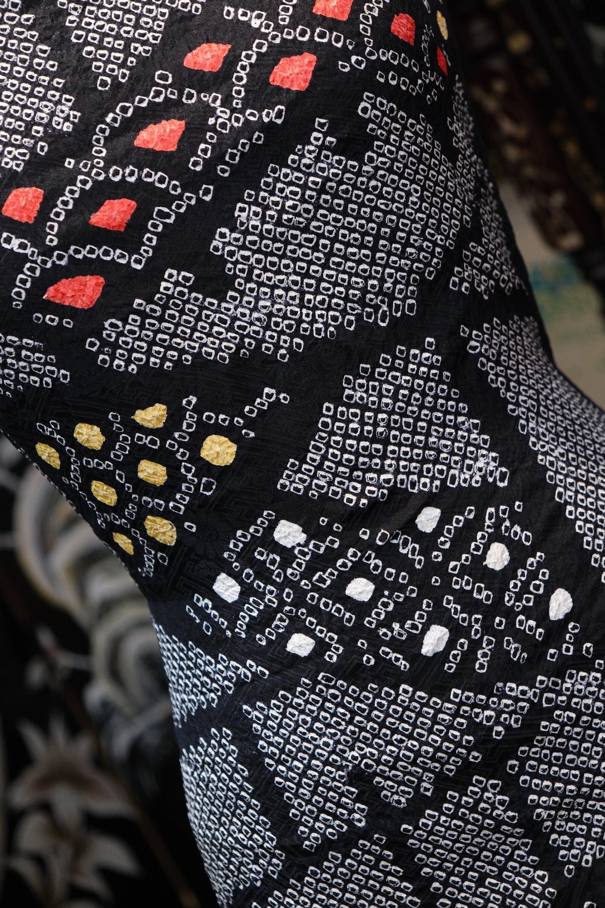暗夜繁星 · 彩点几何真丝面料 | Midnight Constellation - Multicolor Geometric Dot Silk Fabric