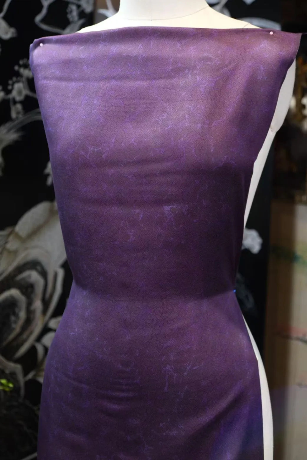 紫绛烟云 · 冰裂纹理真丝面料 | Imperial Violet - Ice-Cracked Silk Fabric