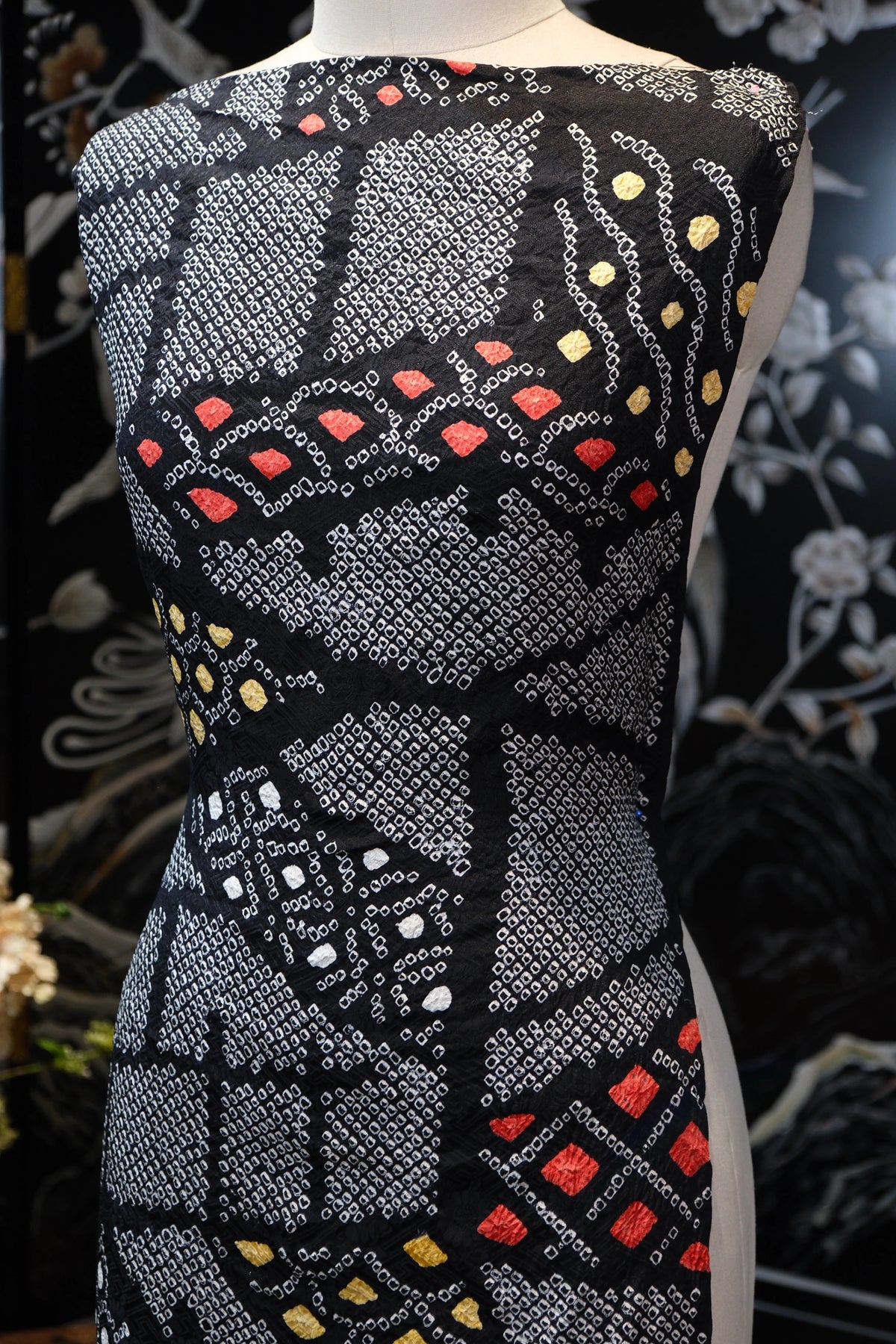 暗夜繁星 · 彩点几何真丝面料 | Midnight Constellation - Multicolor Geometric Dot Silk Fabric