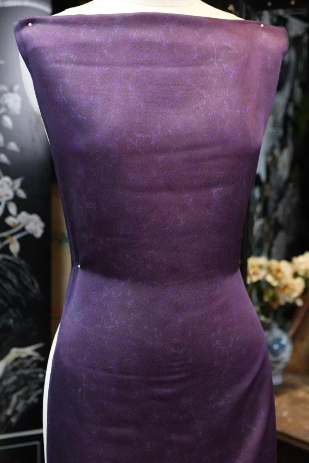 紫绛烟云 · 冰裂纹理真丝面料 | Imperial Violet - Ice-Cracked Silk Fabric