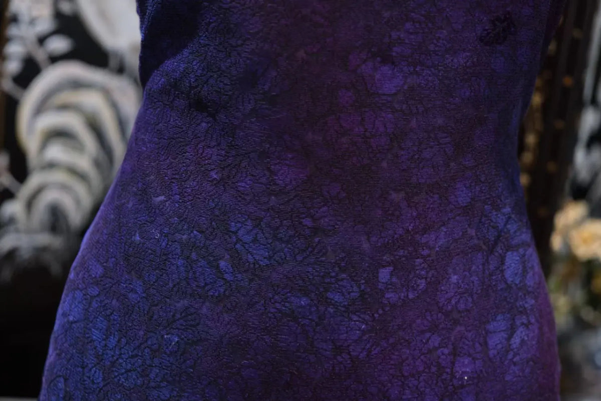 紫绛繁花 · 浮雕暗纹真丝面料 | Imperial Petals - Embossed Jacquard Silk Fabric