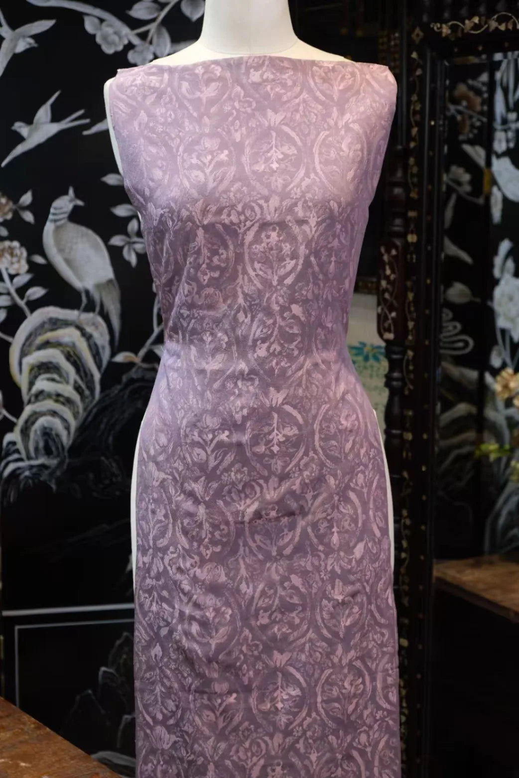 紫绛巴洛克 · 卷草纹真丝面料 | Violet Baroque - Scroll Jacquard Silk Fabric