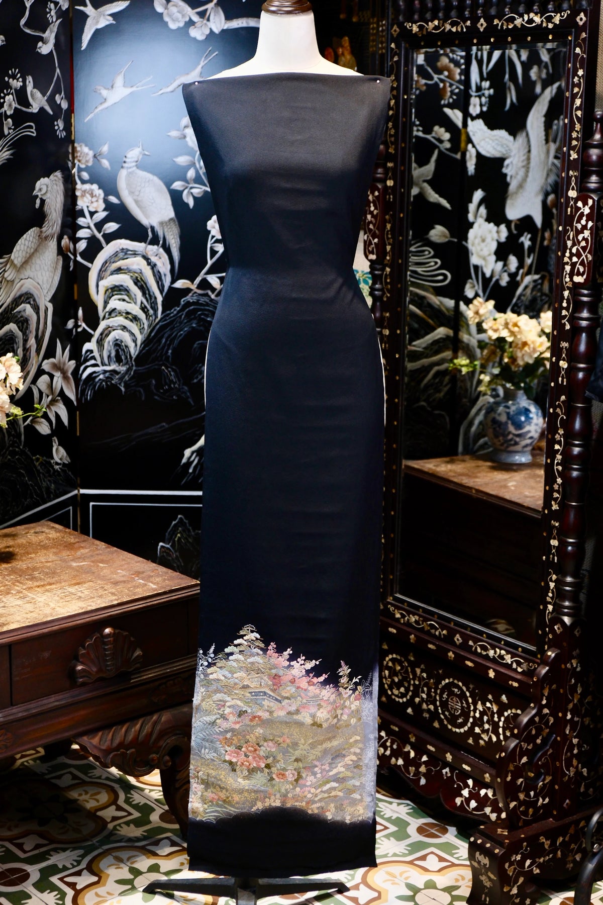 暗夜繁景 · 亭台花锦真丝面料 | Midnight Pavilion - Embroidered Floral Silk Fabric