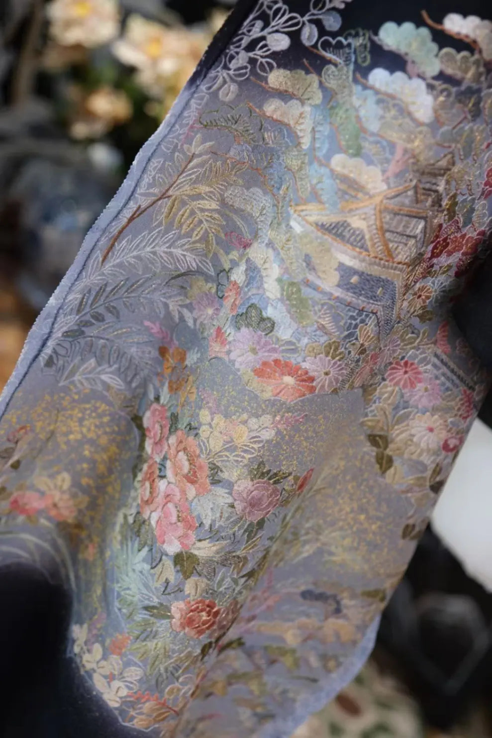 暗夜繁景 · 亭台花锦真丝面料 | Midnight Pavilion - Embroidered Floral Silk Fabric