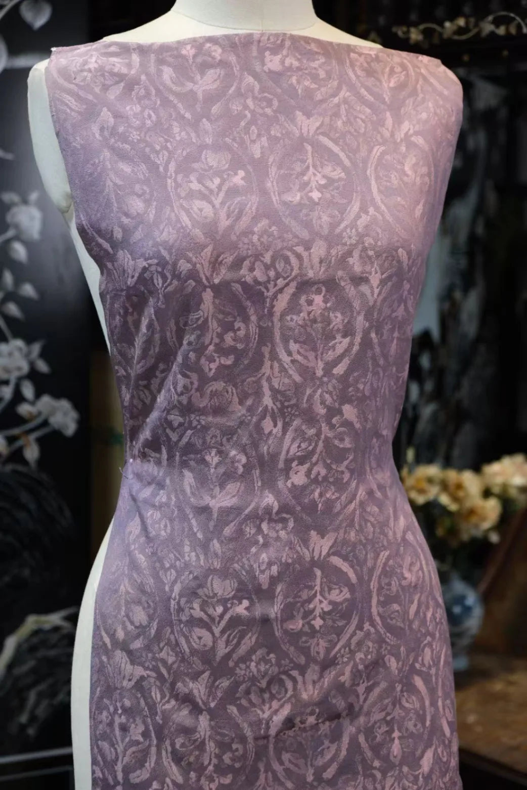 紫绛巴洛克 · 卷草纹真丝面料 | Violet Baroque - Scroll Jacquard Silk Fabric