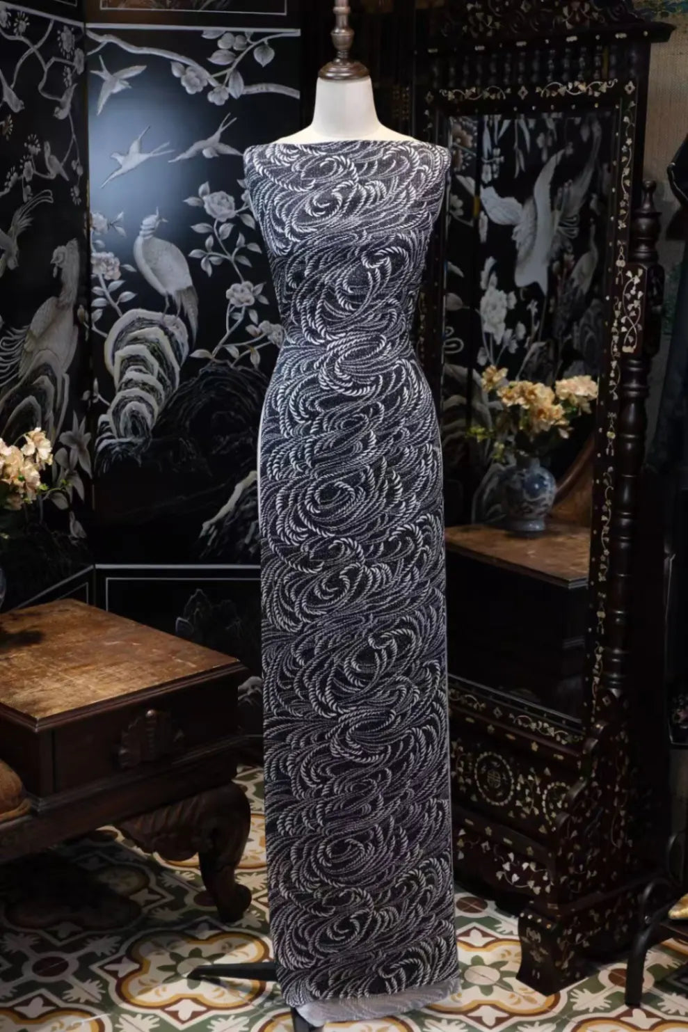 暗夜流涡 · 黑白旋律真丝面料 | Midnight Vortex - Monochrome Swirl Silk Fabric