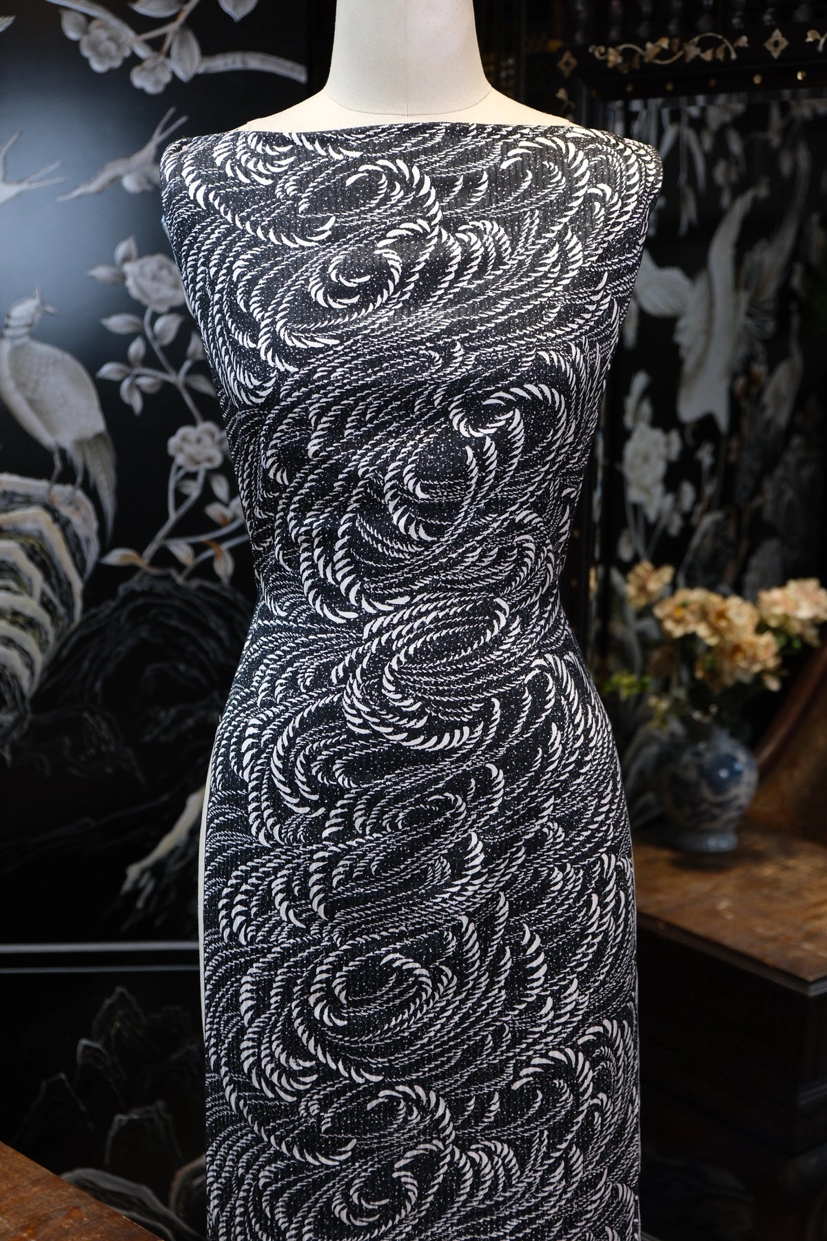暗夜流涡 · 黑白旋律真丝面料 | Midnight Vortex - Monochrome Swirl Silk Fabric