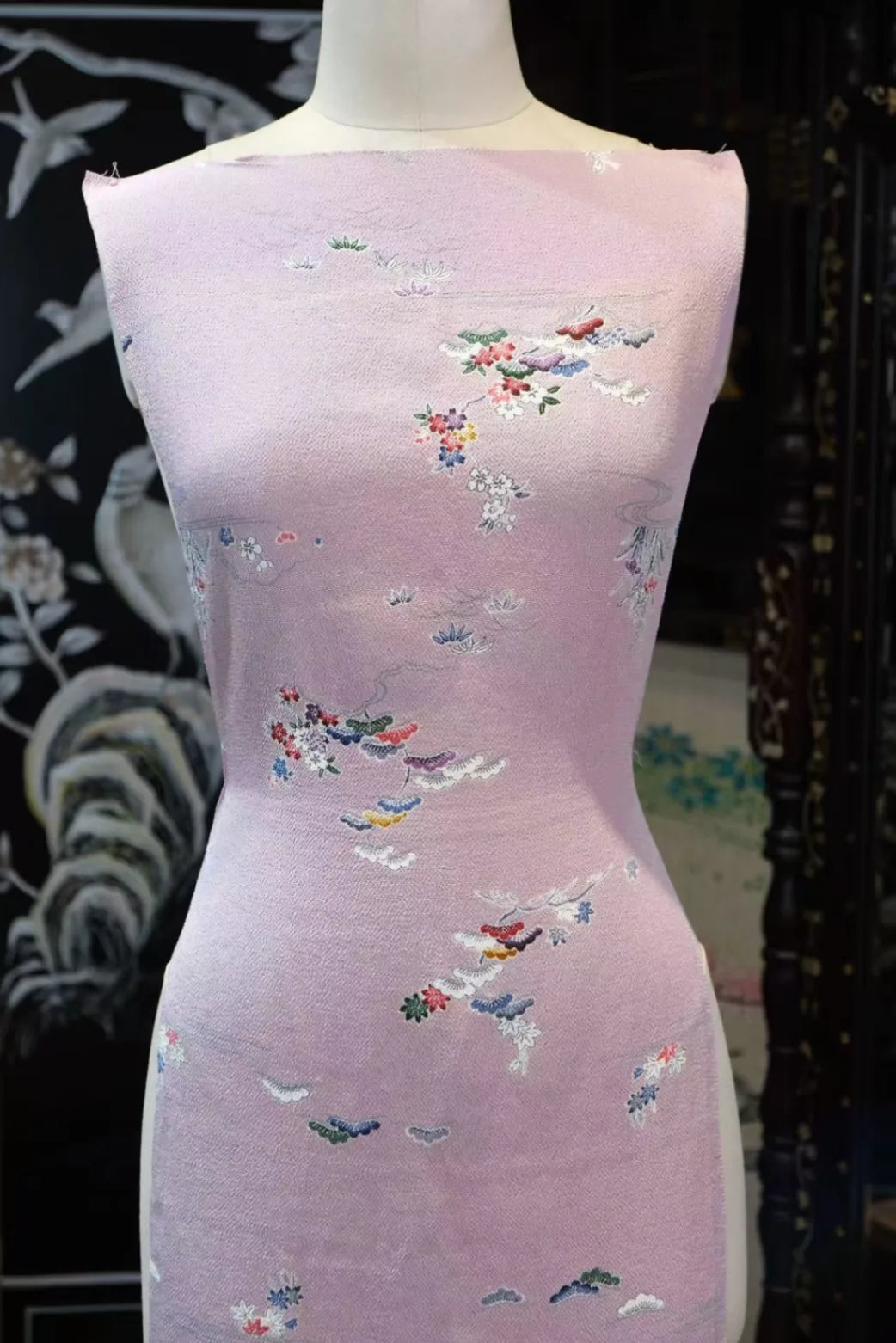 绯樱流光 · 繁花流云真丝面料 | Blossom Glow - Floral & Cloud Jacquard Silk Fabric