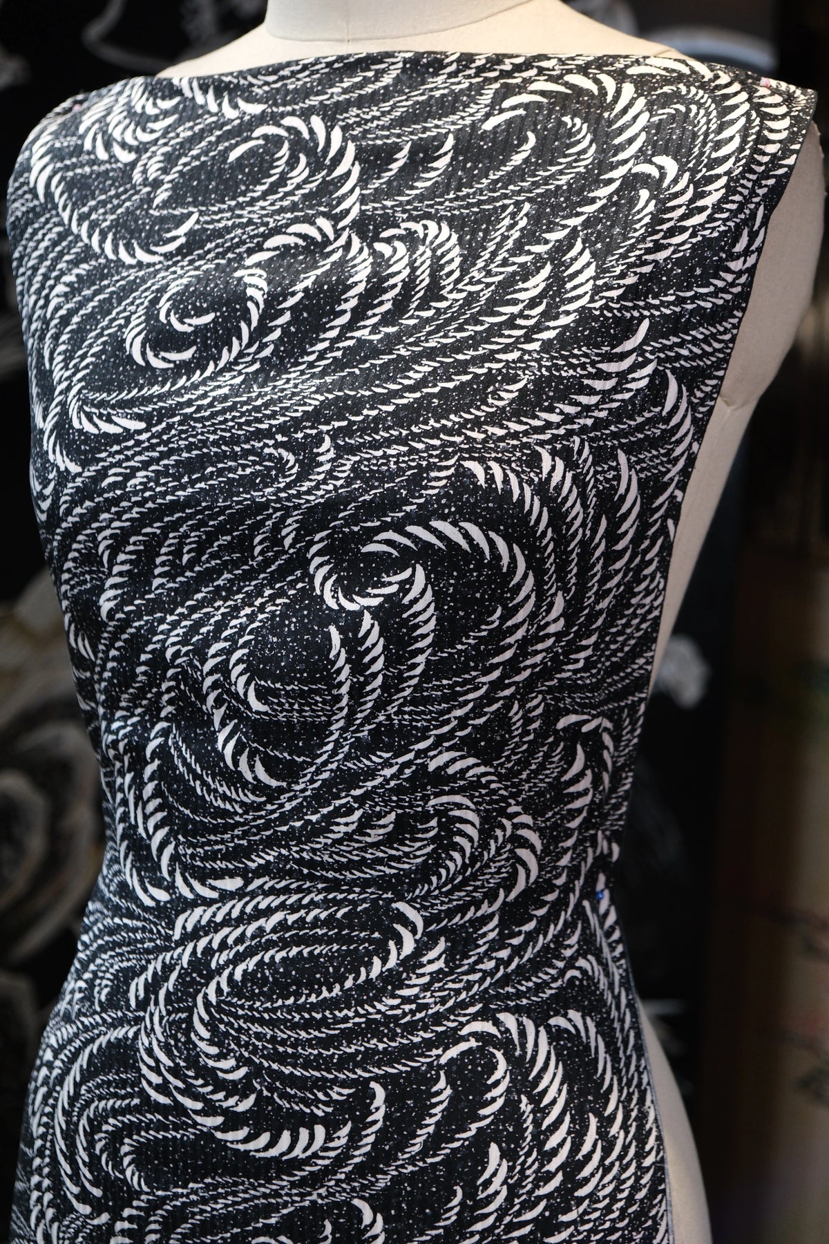 暗夜流涡 · 黑白旋律真丝面料 | Midnight Vortex - Monochrome Swirl Silk Fabric