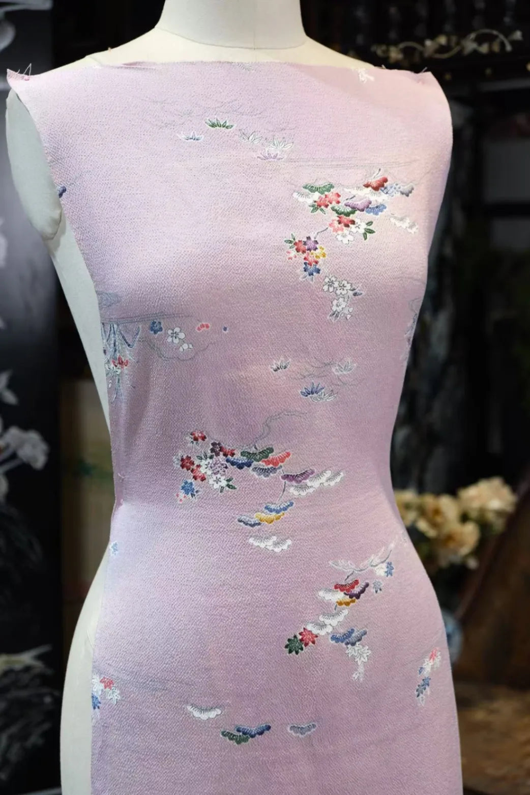 绯樱流光 · 繁花流云真丝面料 | Blossom Glow - Floral & Cloud Jacquard Silk Fabric