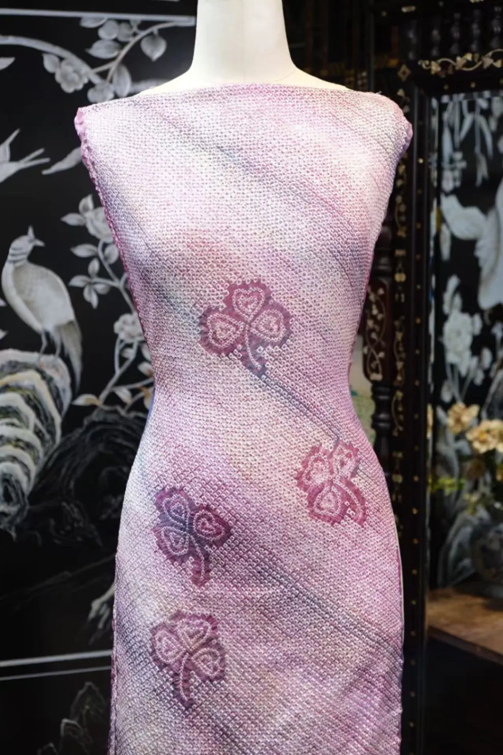 紫绛繁花 · 点阵四叶草真丝面料 | Violet Clover - Dot-Matrix Clover Silk Fabric