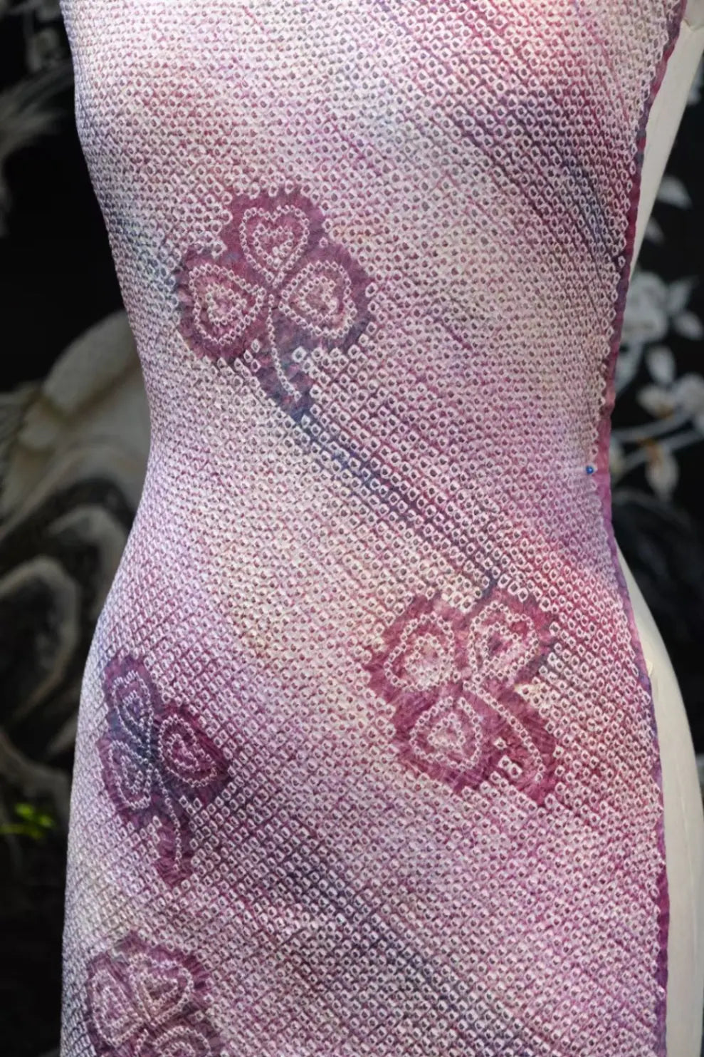 紫绛繁花 · 点阵四叶草真丝面料 | Violet Clover - Dot-Matrix Clover Silk Fabric