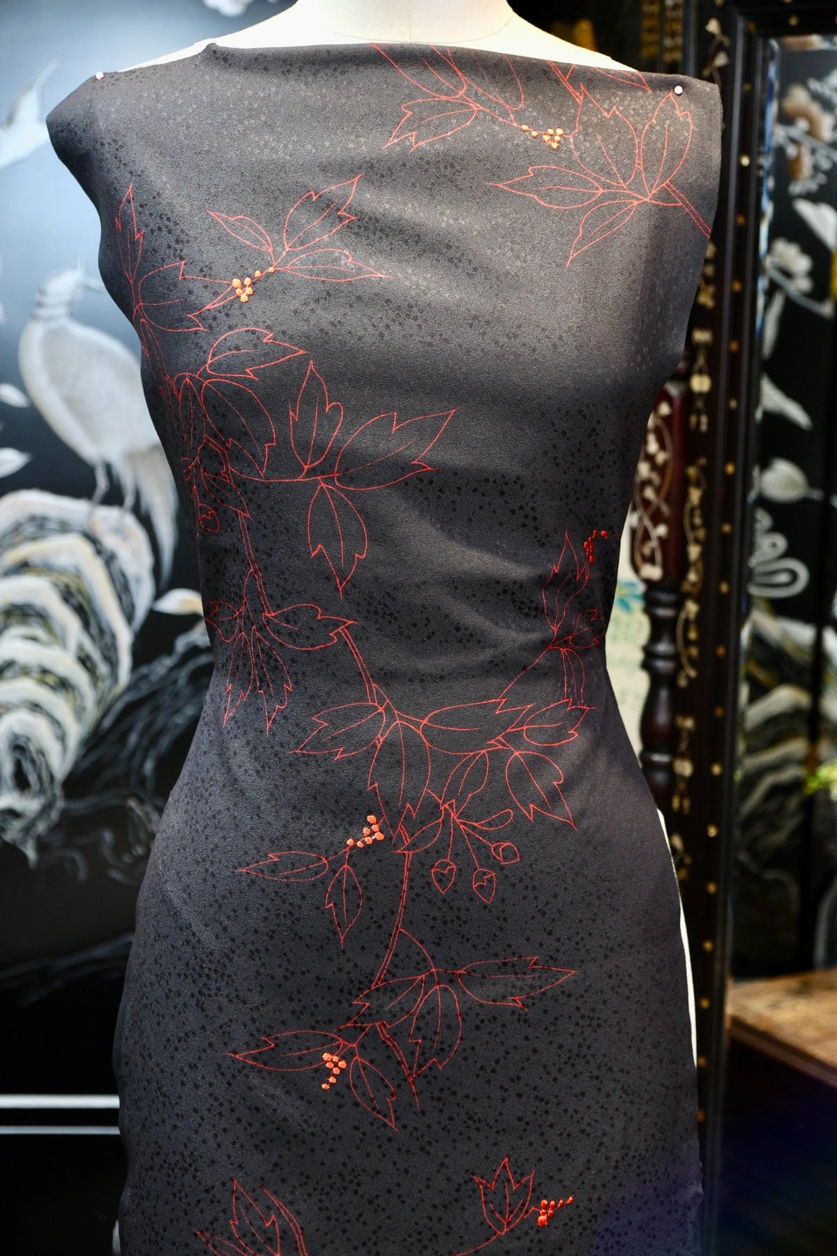 暗夜红枝 · 细点绯叶真丝面料 | Midnight Branch - Dot-Matrix Foliage Silk Fabric