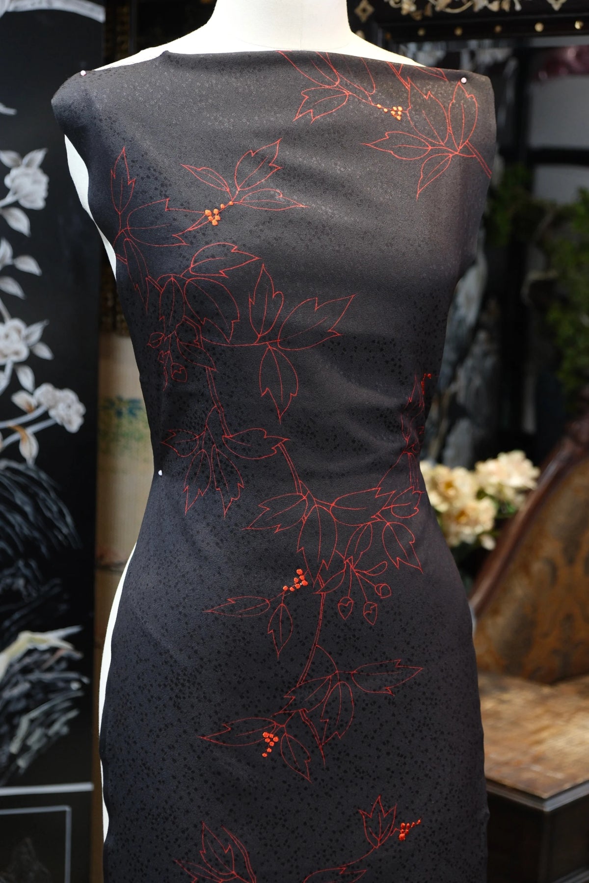 暗夜红枝 · 细点绯叶真丝面料 | Midnight Branch - Dot-Matrix Foliage Silk Fabric