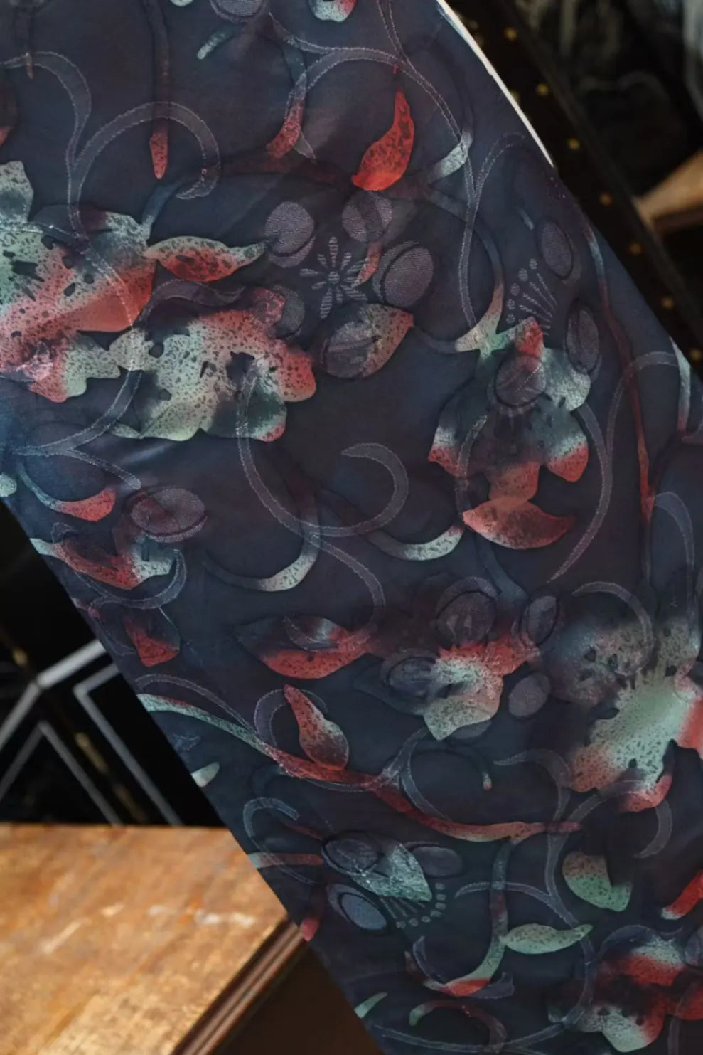 幽蓝漫影 · 绯翠花锦真丝面料 | Indigo Shadow - Floral Silk Fabric