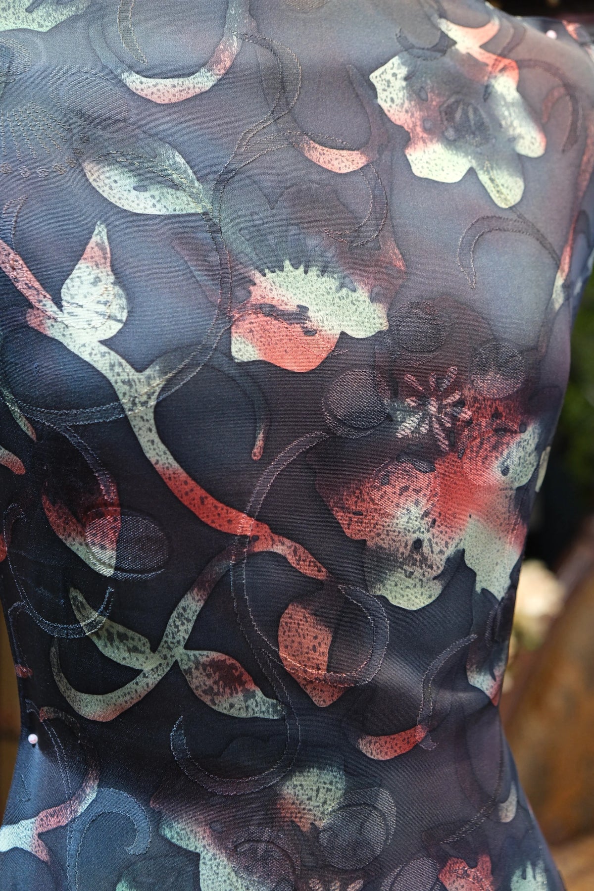 幽蓝漫影 · 绯翠花锦真丝面料 | Indigo Shadow - Floral Silk Fabric