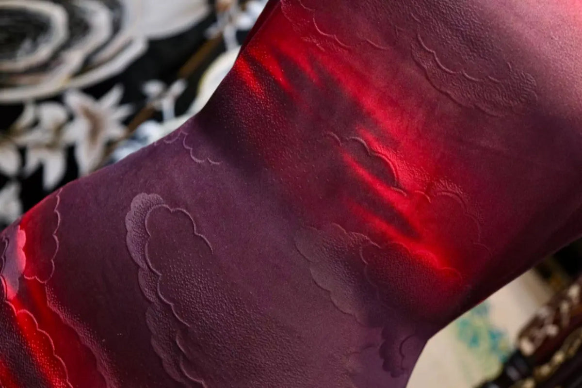 赤霞烟云 · 浮雕祥云真丝面料 | Crimson Cloud - Embossed Auspicious Cloud Silk Fabric