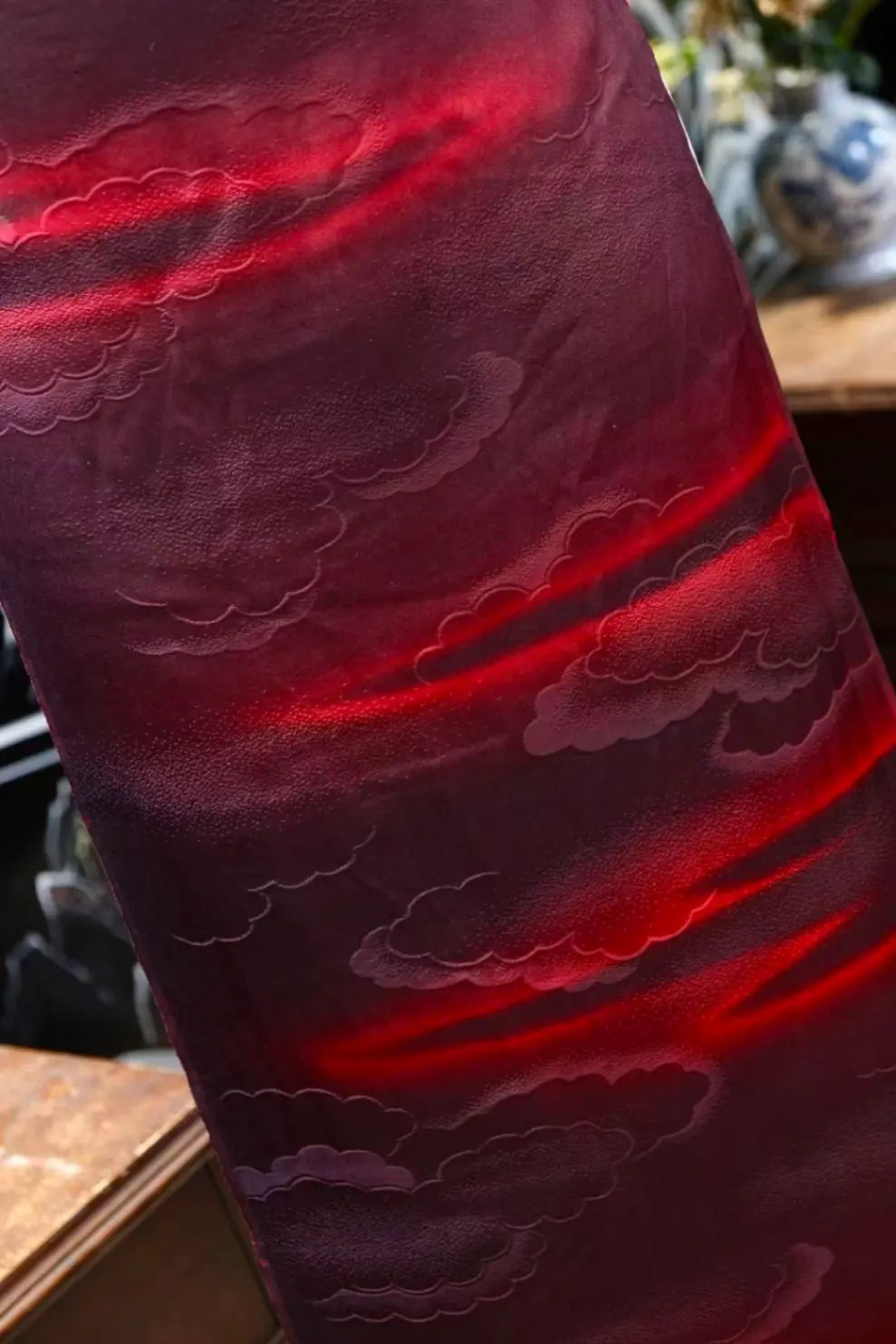 赤霞烟云 · 浮雕祥云真丝面料 | Crimson Cloud - Embossed Auspicious Cloud Silk Fabric