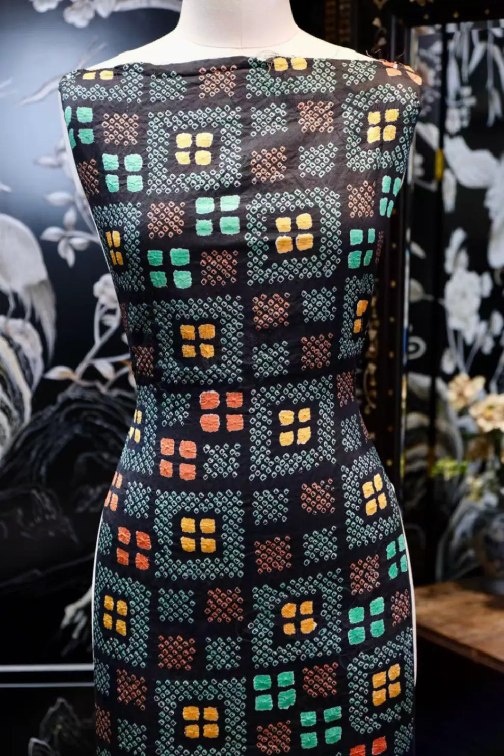 暗夜彩绞 · 四方锦簇真丝面料 | Midnight Mosaic - Geometric Tie-Dye Silk Fabric