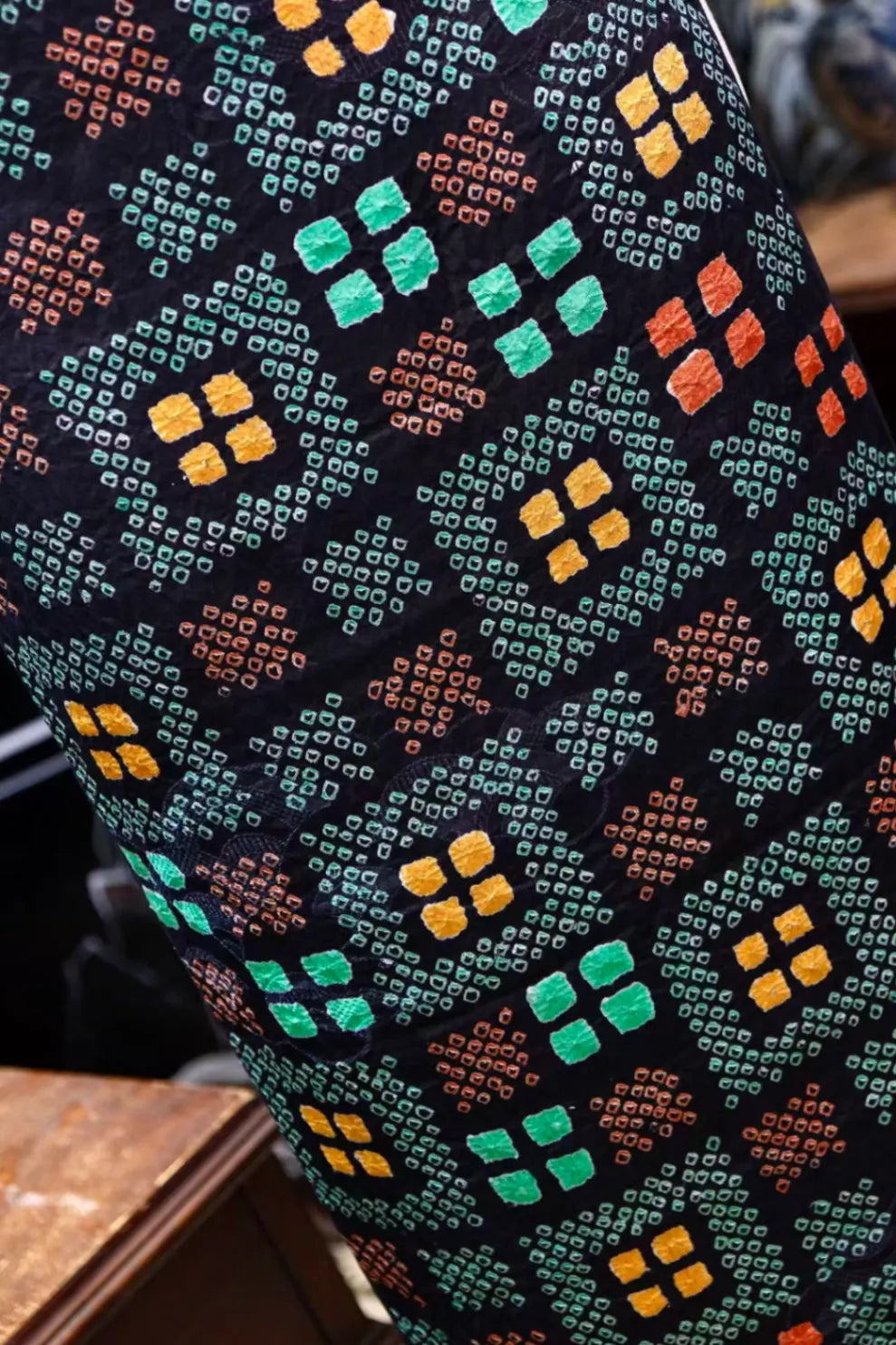 暗夜彩绞 · 四方锦簇真丝面料 | Midnight Mosaic - Geometric Tie-Dye Silk Fabric
