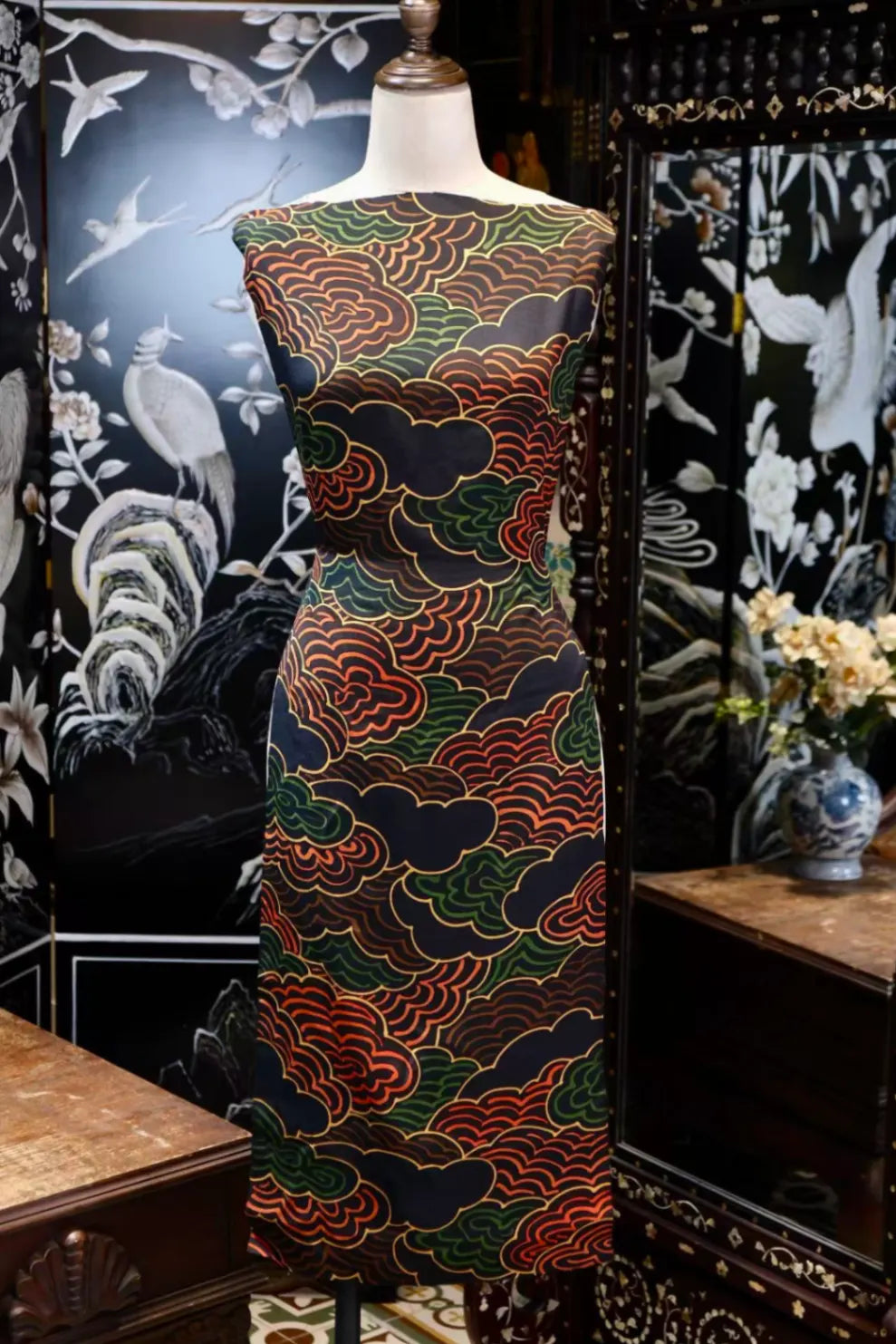 幽蓝描金 · 彩绘云纹真丝面料 | Indigo Cloud - Gilded Cloud Wave Silk Fabric