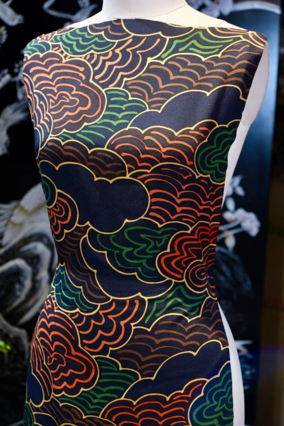 幽蓝描金 · 彩绘云纹真丝面料 | Indigo Cloud - Gilded Cloud Wave Silk Fabric
