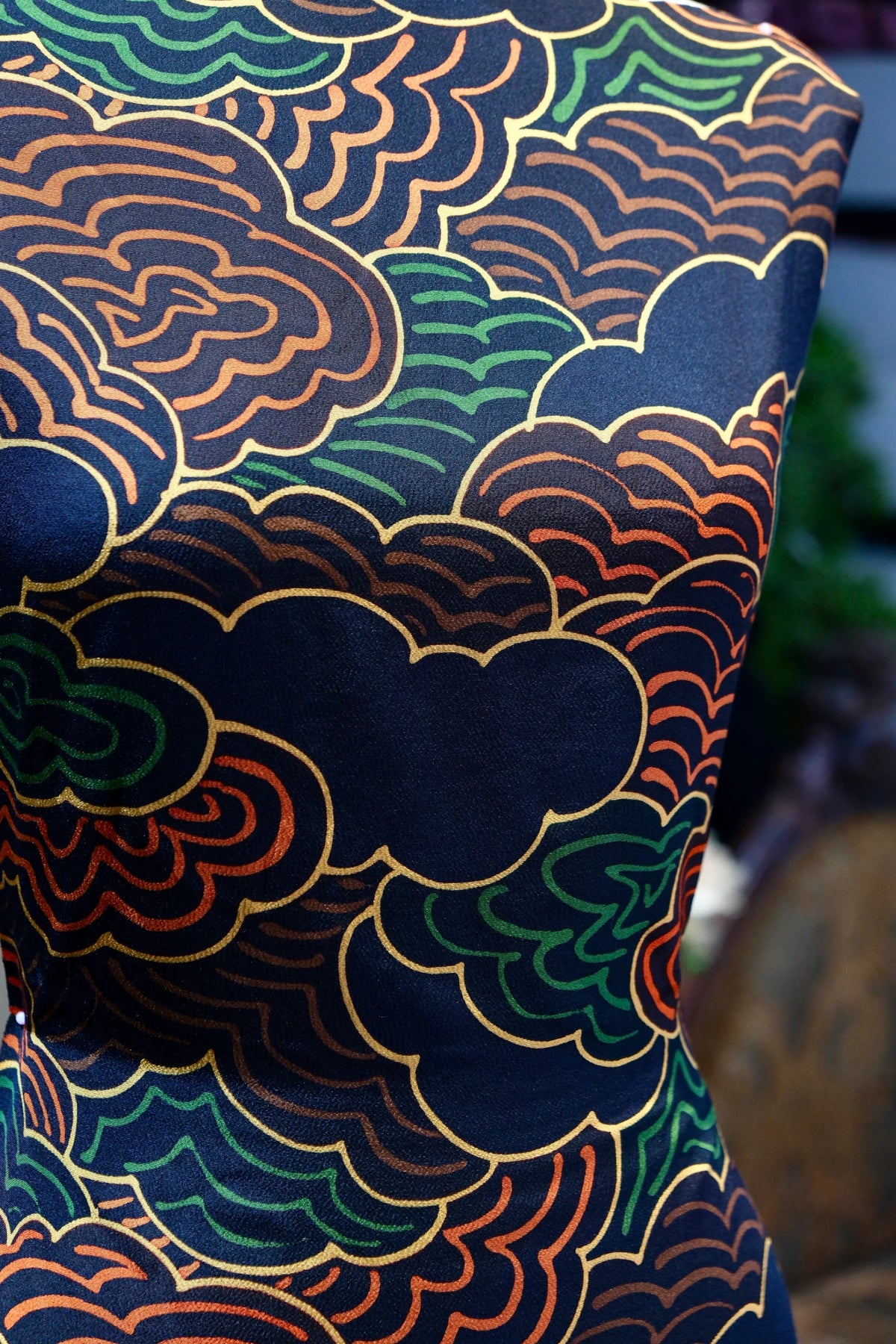 幽蓝描金 · 彩绘云纹真丝面料 | Indigo Cloud - Gilded Cloud Wave Silk Fabric