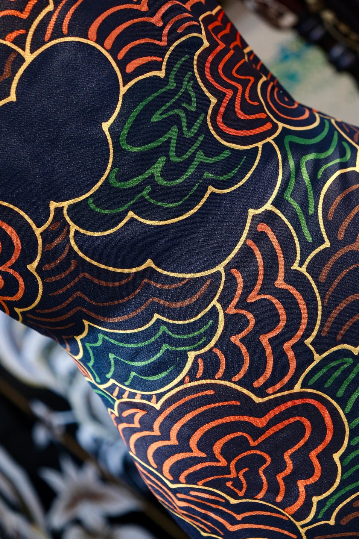 幽蓝描金 · 彩绘云纹真丝面料 | Indigo Cloud - Gilded Cloud Wave Silk Fabric