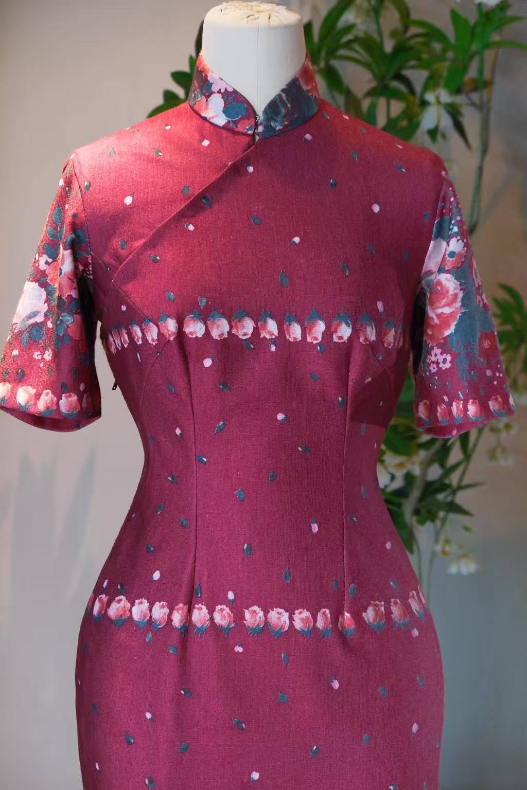 60年代 - 台湾产玫瑰色针织精仿羊毛印花玫瑰古董旗袍 | 1960s - A Vintage 1960s Taiwanese Cheongsam in Rose-Red Knitted Fine Wool with Rose Print