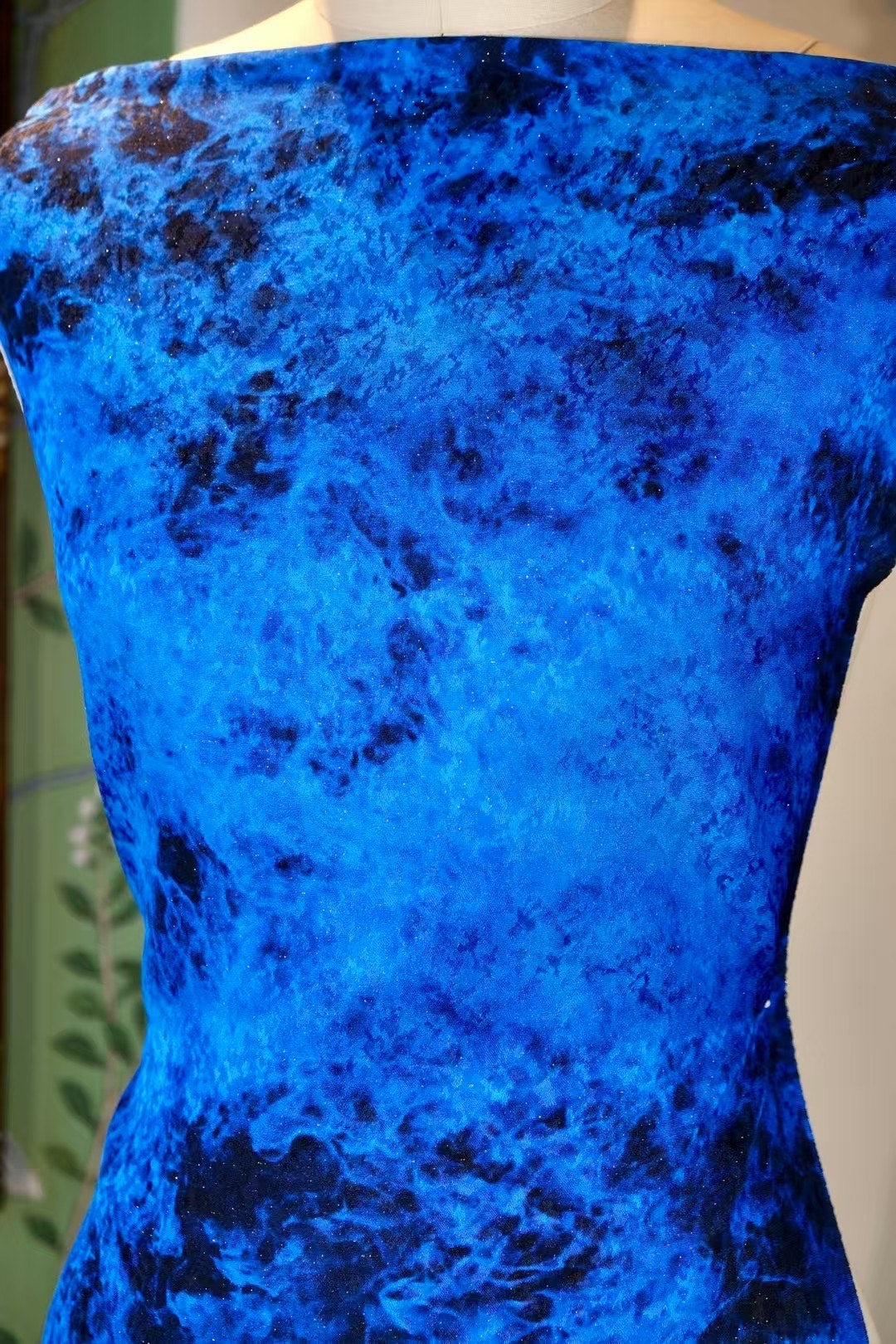 布料名 - 星海幻境：深邃钴蓝莹亮星尘纹理重磅真丝绸缎 | Fabric Name - Nebula of the Abyss: Deep Cobalt & Shimmering Stardust Luster Silk Satin