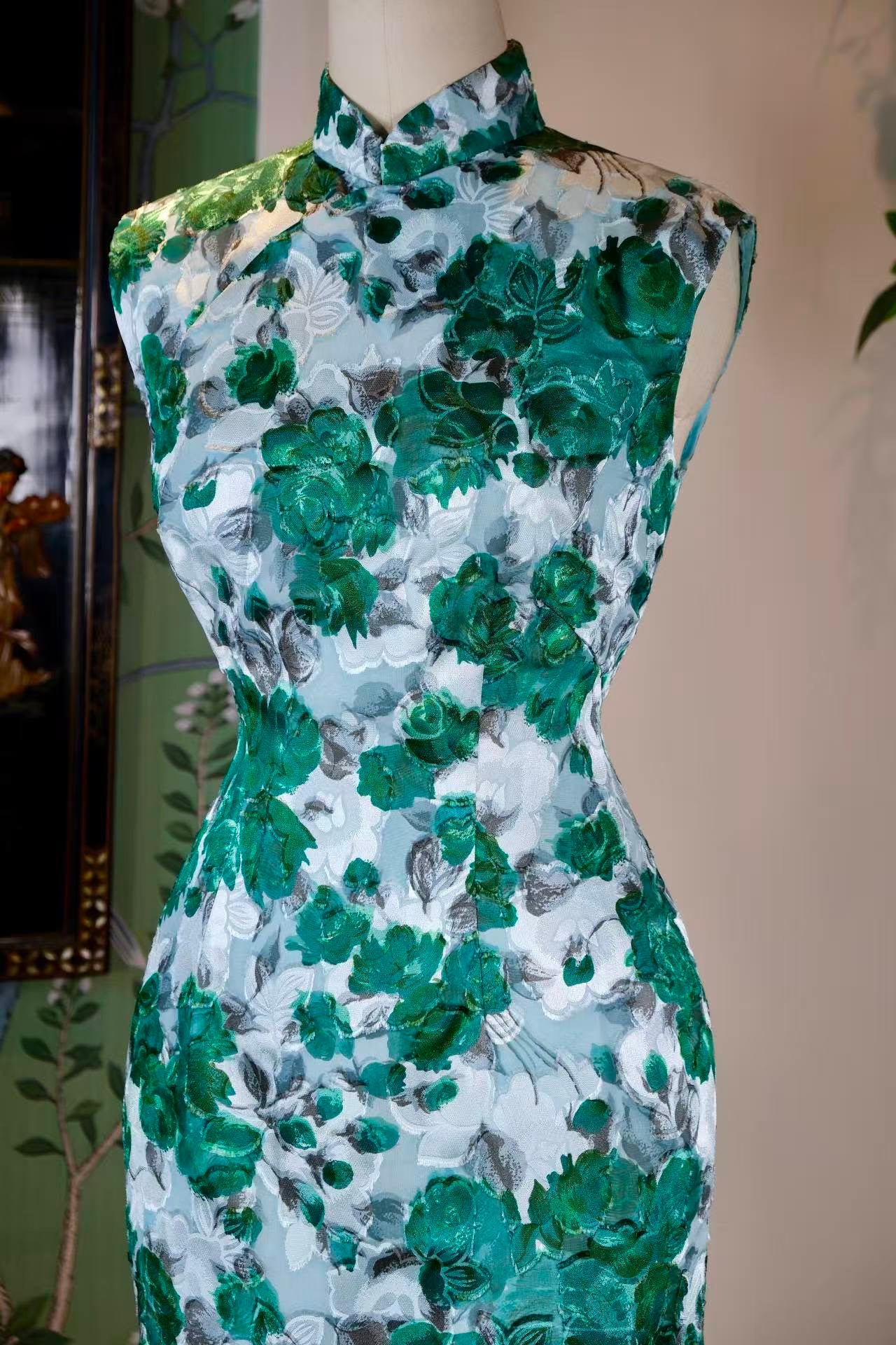 60年代 - 六十年代台湾暗纹提花古董旗袍：碧瓯浮玫的时光笺谱 | 1960s - The Chronogram of Emerald Roses: A 1960s Taiwanese Jacquard Damask Cheongsam