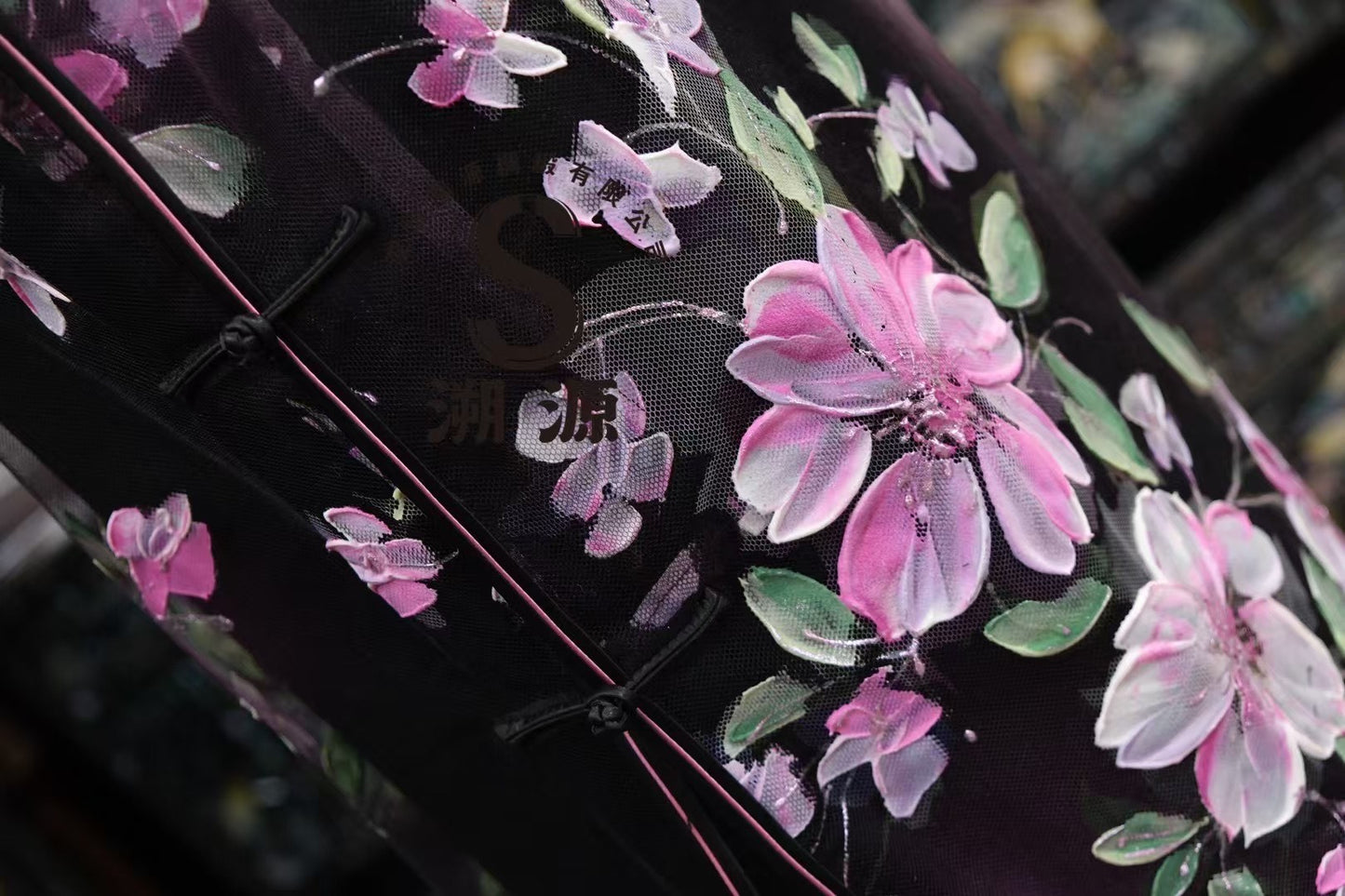 客定结缘 - Ruffo Coli奢华定制系列：暗夜幽兰·黛黑薄纱手绘花卉旗袍 (Qipao) | Customized Design- Ruffo Coli Luxury Custom Collection: The Midnight Orchid — Hand-Painted Floral Sheer Black Cheongsam (Qipao)