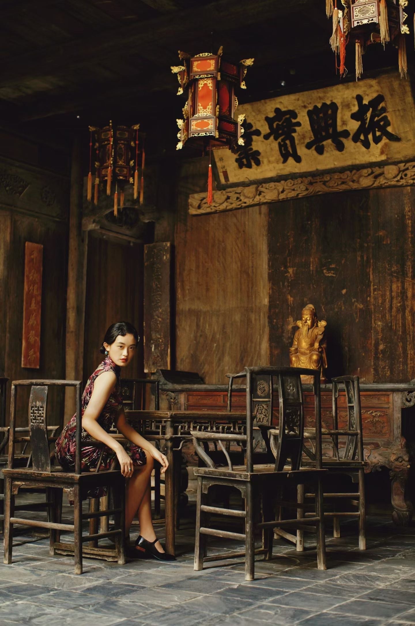 60年代 - 上世纪六十年代南洋风热带植物丝绒印花古董港式旗袍 | 1960s - An Antique Hong Kong-style Cheongsam from the 1960s, Featuring a Southeast Asian-inspired Tropical Plant Velvet Print