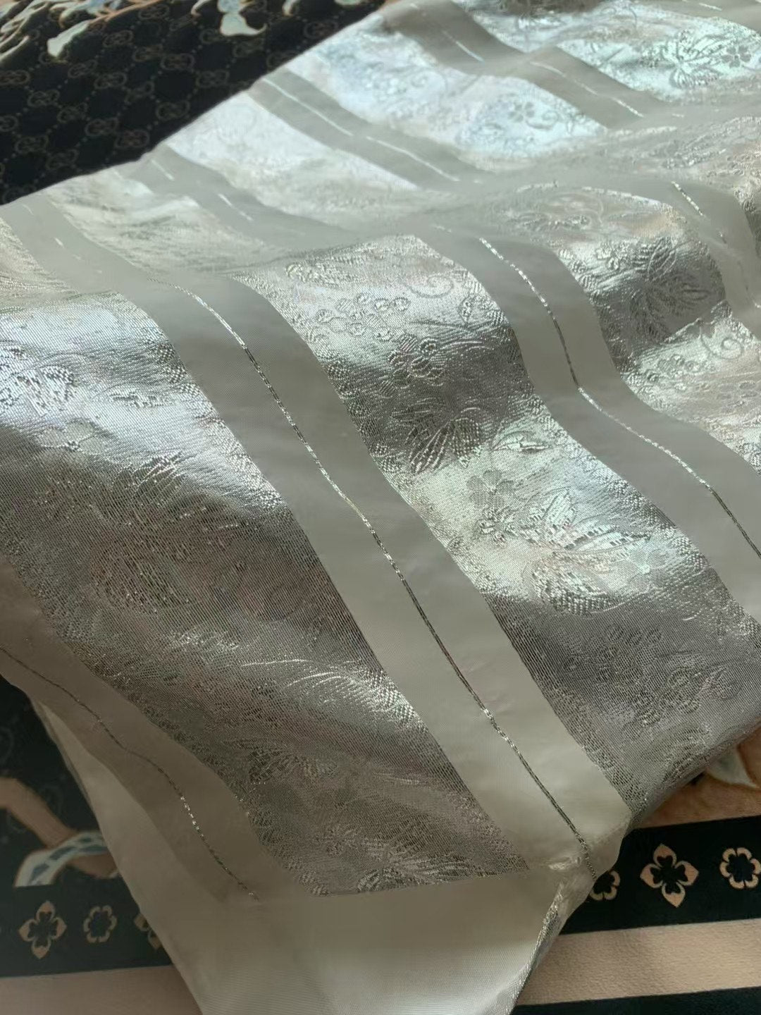 60年代 - 两件邵氏女星 范丽同款的绝美馆藏级姐妹古董袍 / 1960s - Two Exquisite, Museum-Grade Sister Vintage Qipaos in the Style Worn by Shaw Brothers Actress Fan Li.