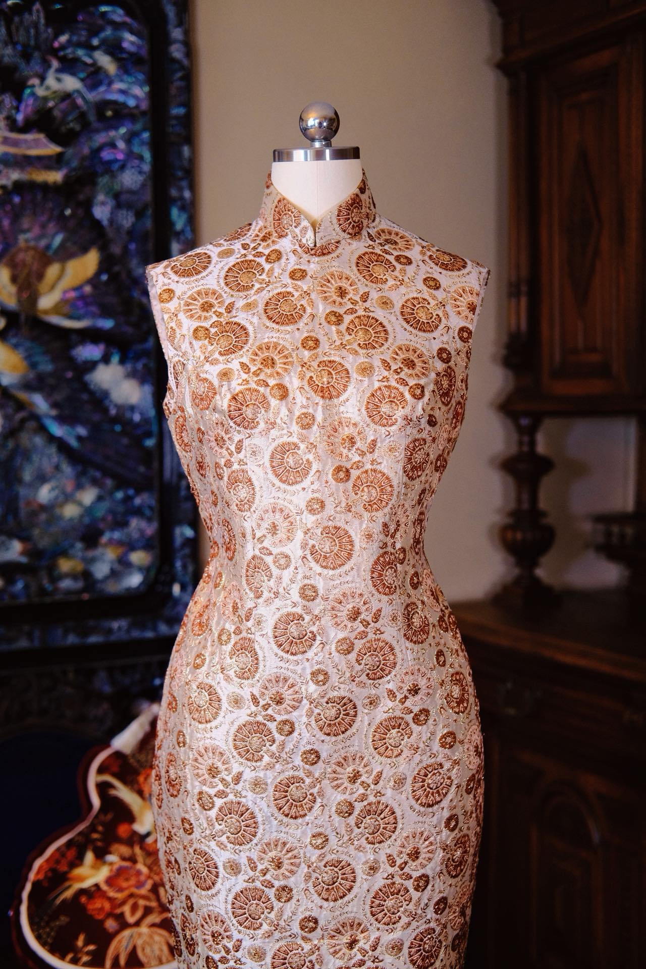 60年代 - 鎏金日冕：当意大利金线织就温哥华的冬日暖阳 | 1960s - Golden Corona: When Italian Metallic Thread Weaves the Winter Sun of Vancouver