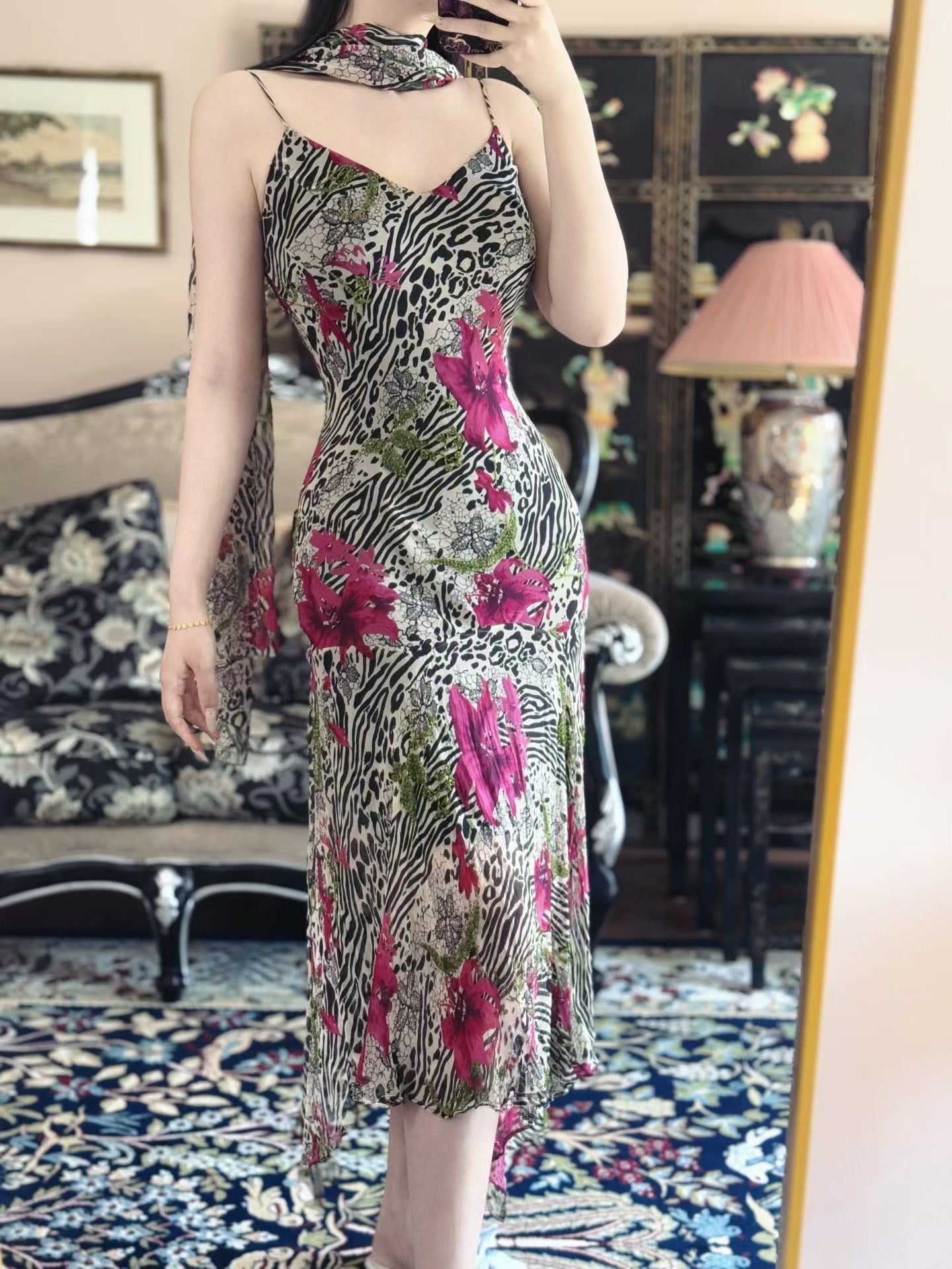 Vintage钉珠礼服- 狂野動物紋底印花，熱情花卉點綴，雪紡細肩帶修身長裙（配圍巾） / Vintage Beaded Dress- Fitted Spaghetti-Strap Maxi Dress in Zebra/Leopard Print Chiffon with Fuchsia Floral Accents (with matching scarf)