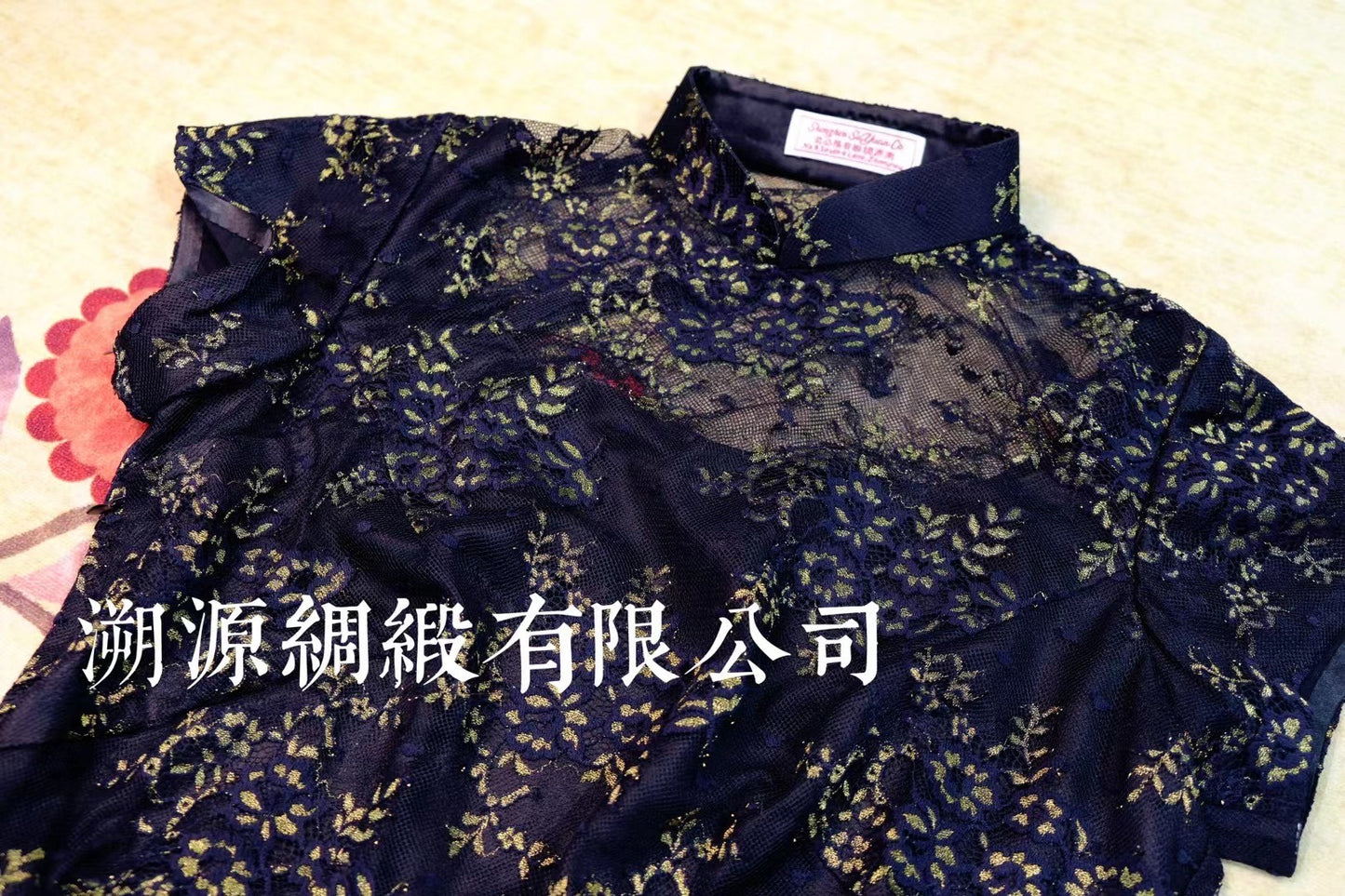 客定结缘 - 手作法蕾系列·金叶枝蔓·幽夜蓝/墨黑蕾丝·高雅透视港式旗袍 | Customized Design - Handcrafted French Lace Series, Golden Leaf Vines, Midnight Blue/Black Lace, Elegant Sheer Hong Kong Style Qipao