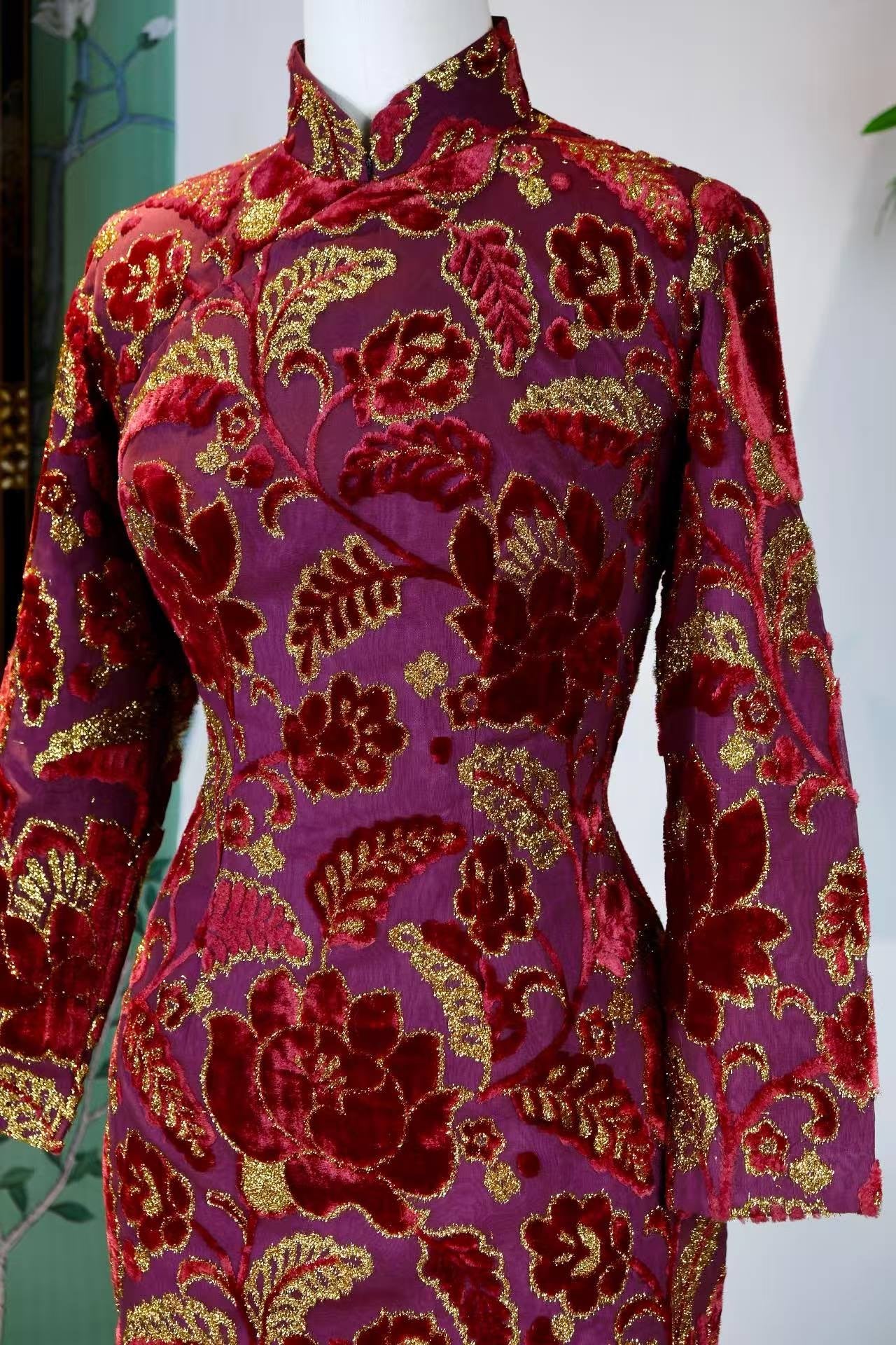 60年代 - 紫金绒影·六十风华——意产织金烧花丝绒古董旗袍 | 1960s - Phantom Purple &amp; Gold: 1960s Italian Gold-Jacquard Burn-out Velvet Antique Qipao